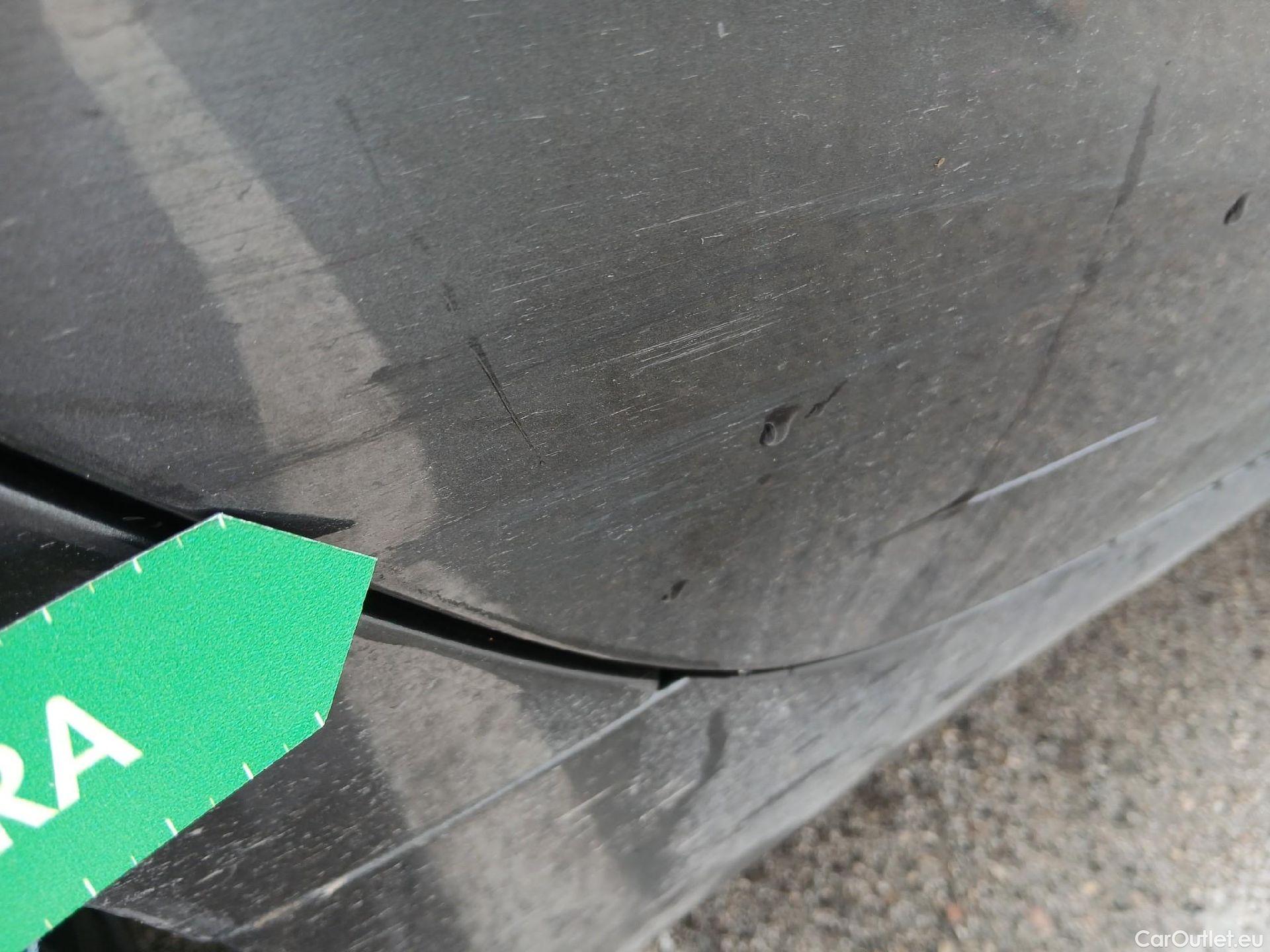  Bmw  Serie 1 BMW  / 2019 / 5P / berlina con portón 118i #24