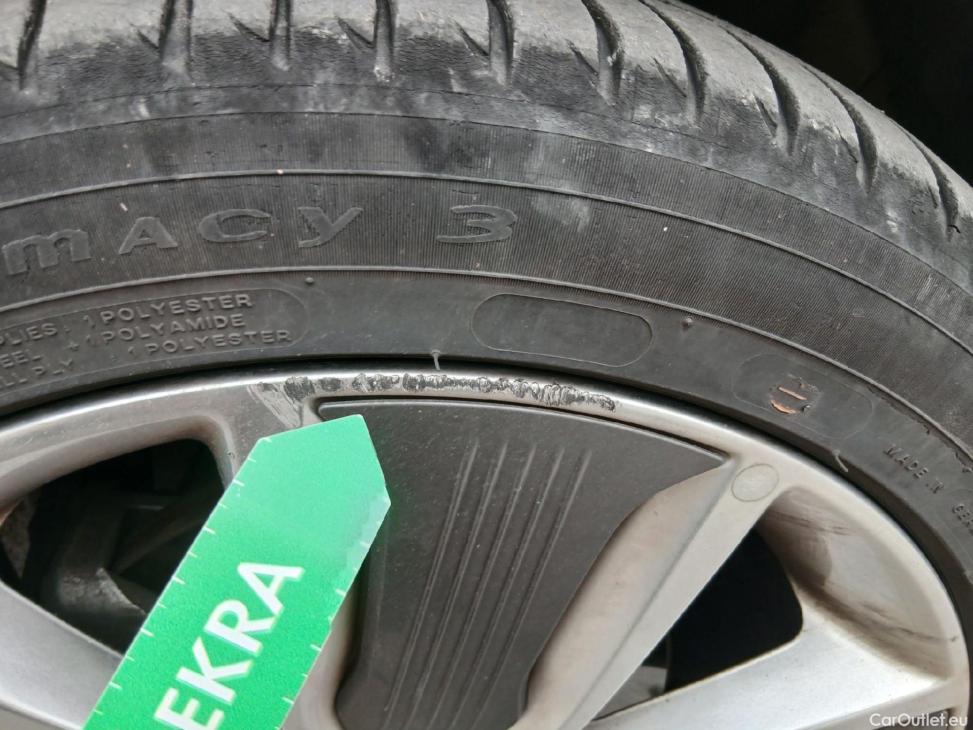  Hyundai   Ioniq HYUNDAI / 2016 / 5P / berlina con portón 1.6 GDI HEV Tecno DCT (AC) #2