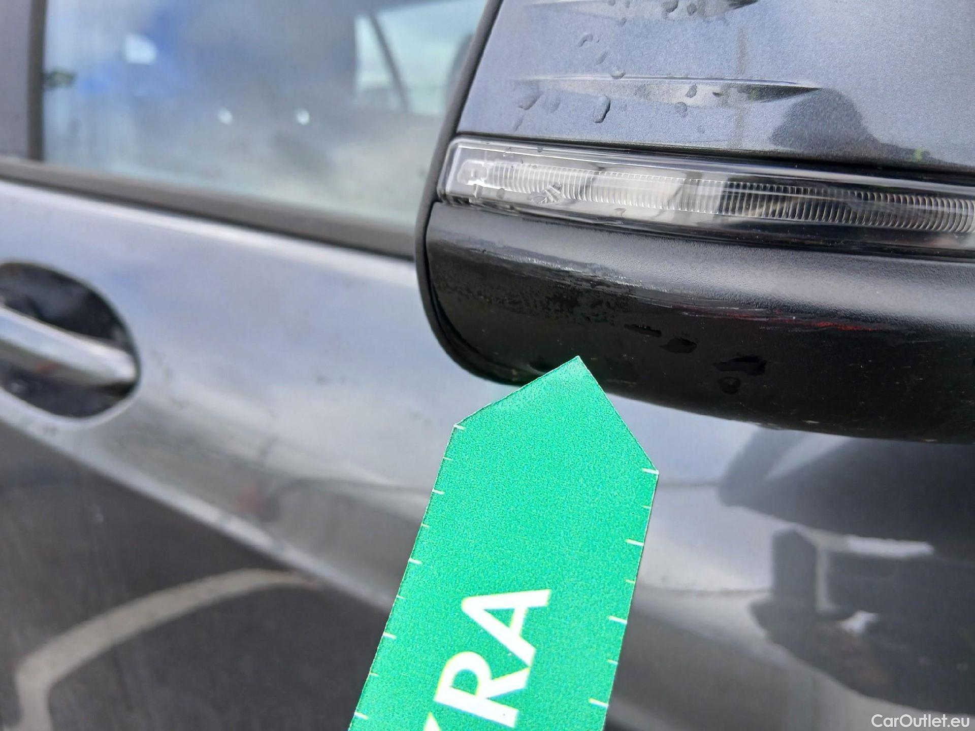  Bmw  Serie 1 BMW  / 2019 / 5P / berlina con portón 118i #28