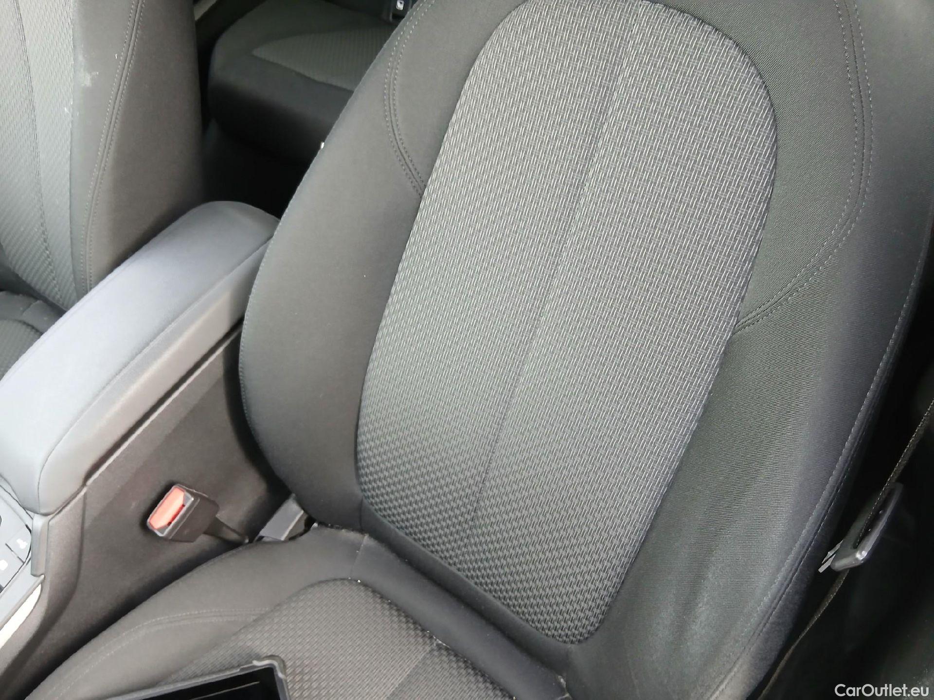  Bmw  Serie 1 BMW  / 2019 / 5P / berlina con portón 118i #12