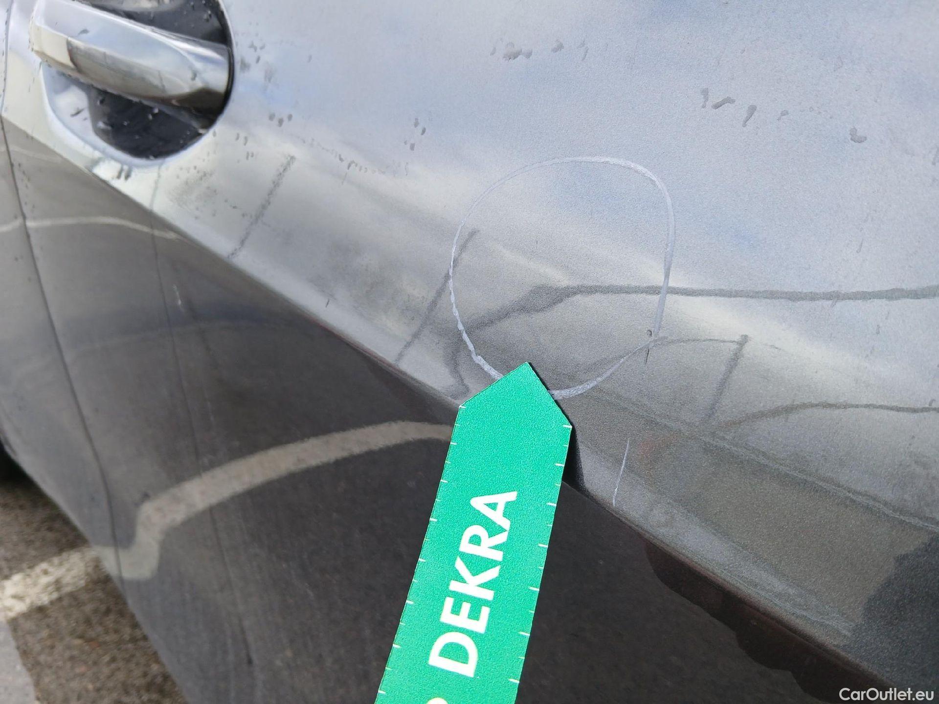  Bmw  Serie 1 BMW  / 2019 / 5P / berlina con portón 118i #30