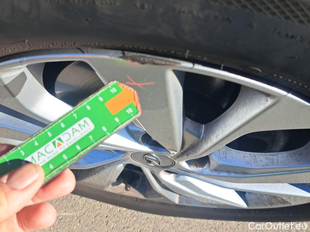  Hyundai  Tucson HYUNDAI  / 2018 / 5P / todoterreno 1.6 CRDI 85kW (116CV) 48V SLE 4X2(SP)(SL) #4