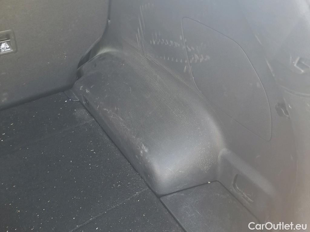  Hyundai  Tucson HYUNDAI  / 2018 / 5P / todoterreno 1.6 CRDI 85kW (116CV) 48V SLE 4X2(SP)(SL) #30