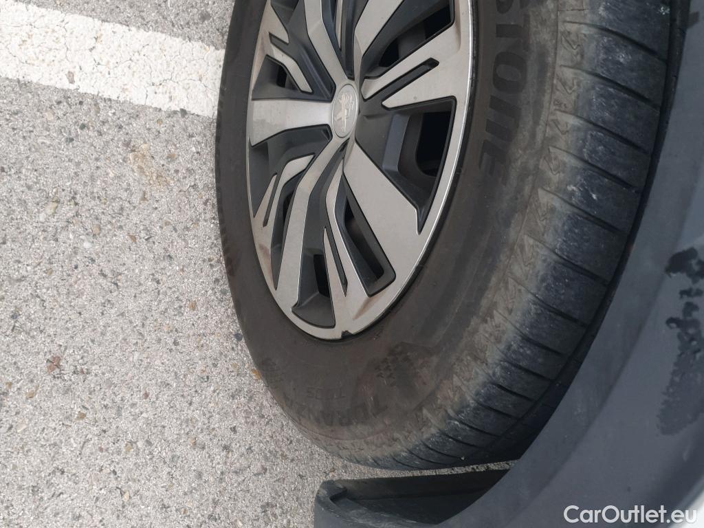  Peugeot  2008 PEUGEOT  / 2019 / 5P / todoterreno Active Puretech 100 S&S BVM6 #5