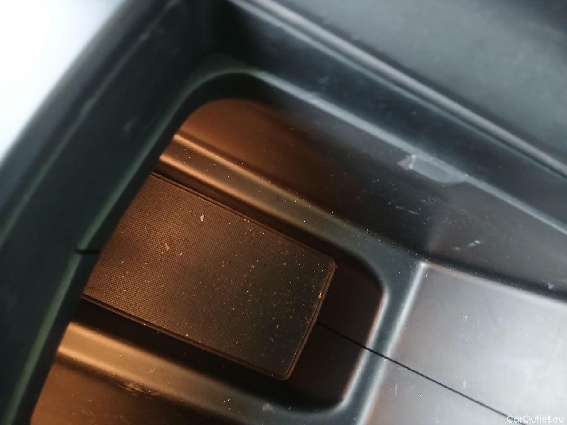  Peugeot  3008 PEUGEOT  / 2020 / 5P / todoterreno 1.5 BlueHDi 96kW (130CV) S&S Active Pack #2