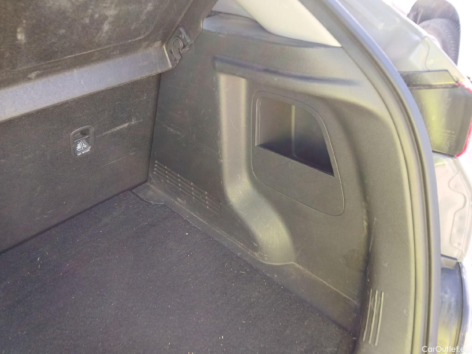  Hyundai  Konna HYUNDAI Kona / 2020 / 5P / todoterreno 1.0 TGDI Klass 4X2 #3