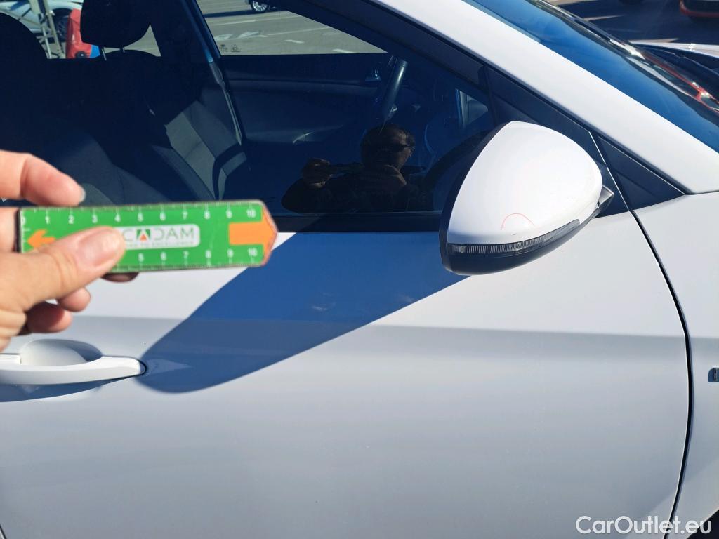  Hyundai  Tucson HYUNDAI  / 2018 / 5P / todoterreno 1.6 CRDI 85kW (116CV) 48V SLE 4X2(SP)(SL) #24