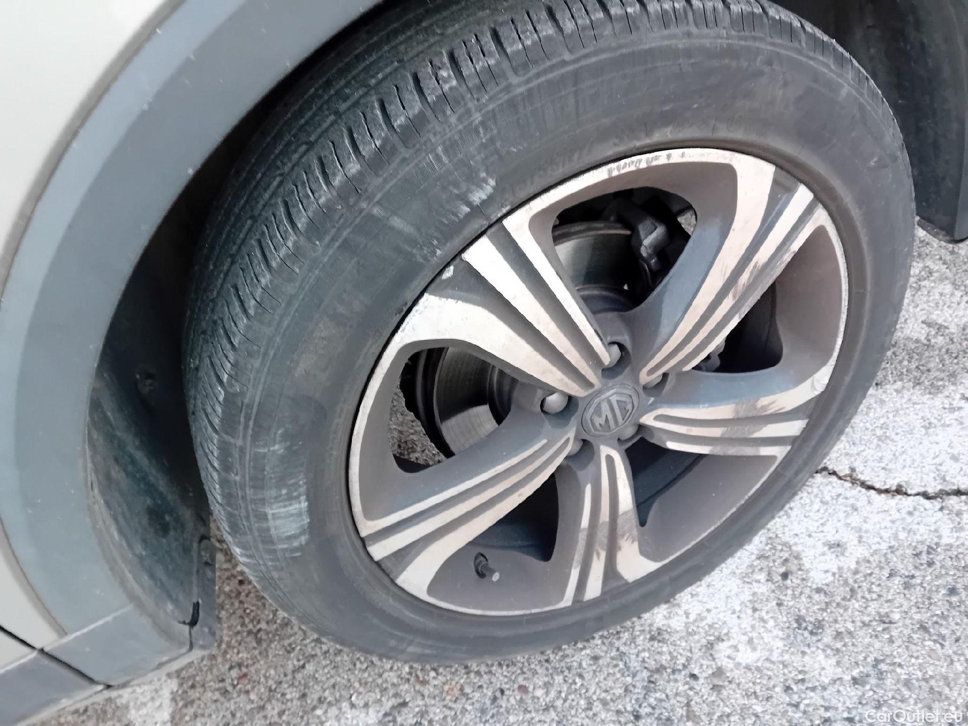  MG  ZS EV MG ZS / 2021 / 5P / todoterreno 1.0T Comfort Auto  #29