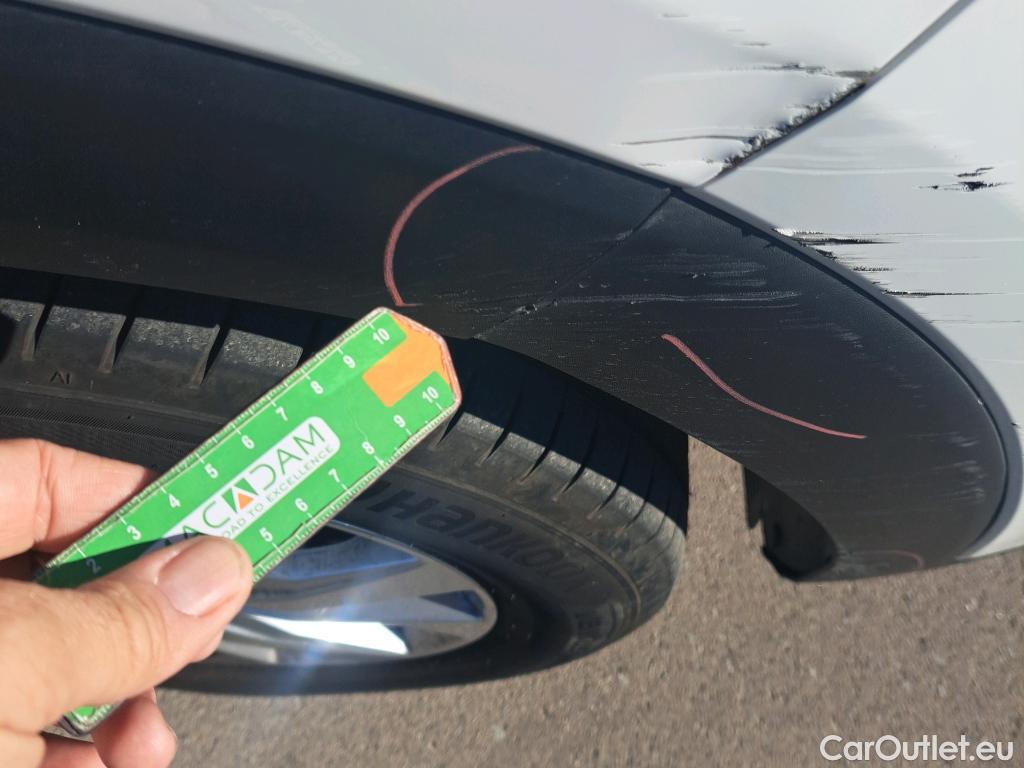  Hyundai  Tucson HYUNDAI  / 2018 / 5P / todoterreno 1.6 CRDI 85kW (116CV) 48V SLE 4X2(SP)(SL) #19