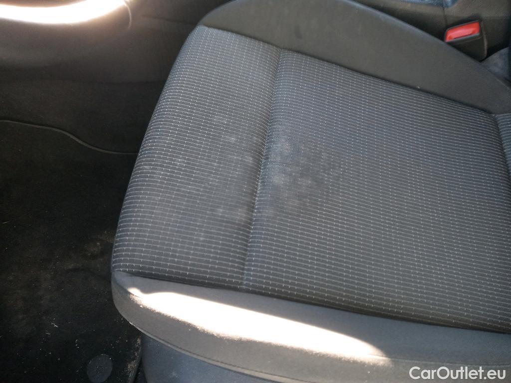  Volkswagen  Golf  VOLKSWAGEN / 2020 / 5P / berlina con portón 2.0 TDI 85kW (115CV) #4