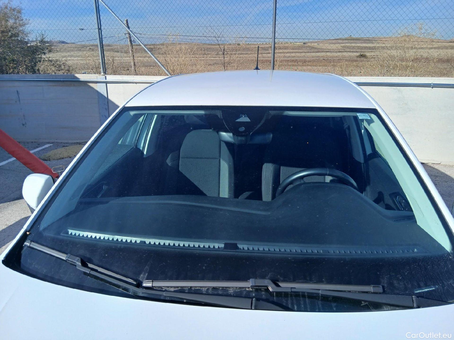  Volkswagen  Polo VOLKSWAGEN  / 2021 / 5P / berlina con portón Life 1.0 TSI 70kW (95CV) #2