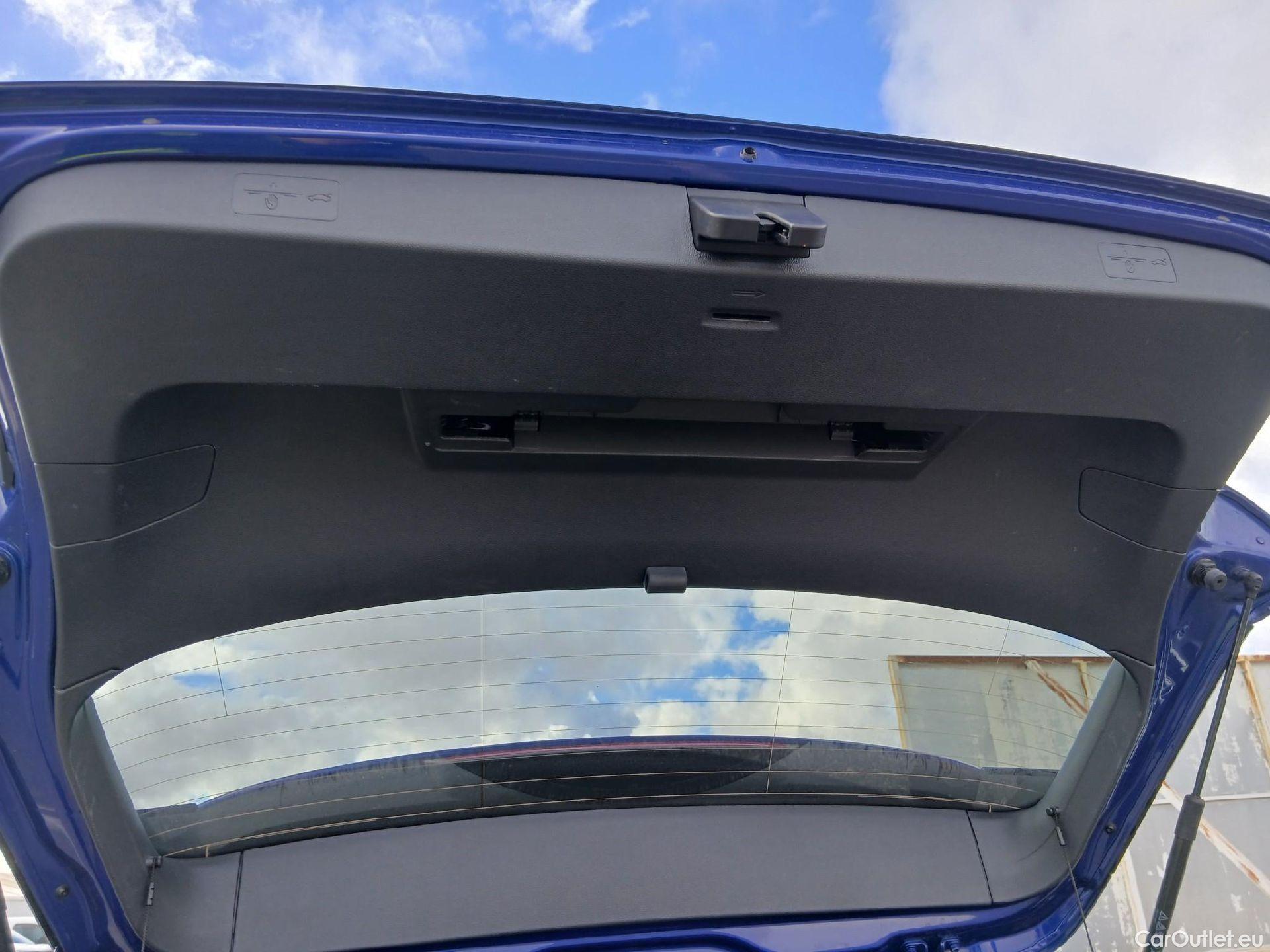  Volkswagen  Golf  VOLKSWAGEN / 2020 / 5P / berlina con portón R 2.0 TSI 235kW (320CV) 4Motion DSG #16