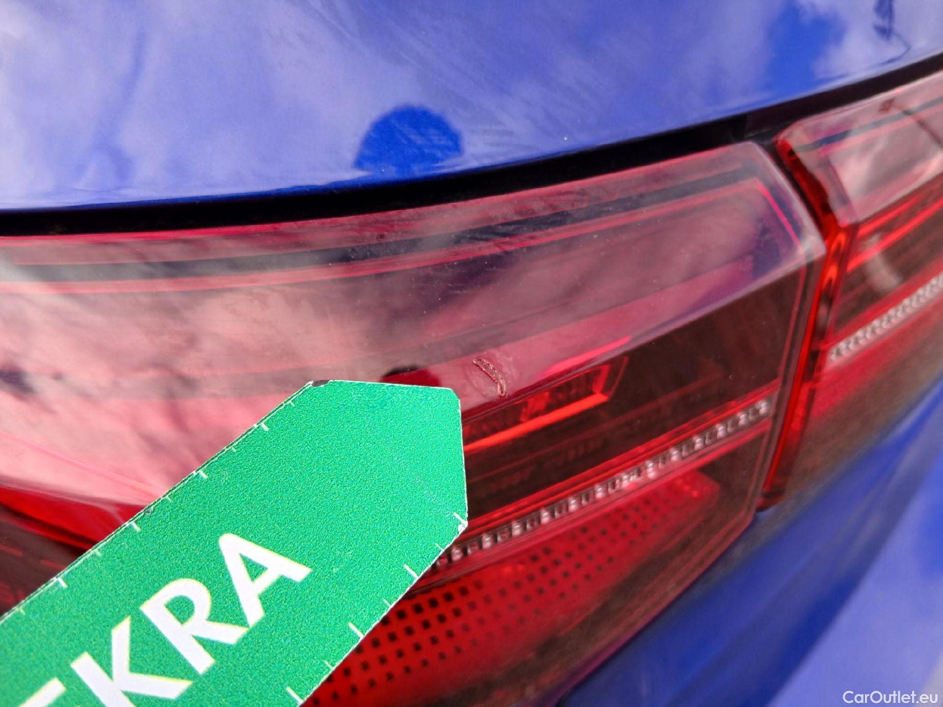  Volkswagen  Golf  VOLKSWAGEN / 2020 / 5P / berlina con portón R 2.0 TSI 235kW (320CV) 4Motion DSG #11