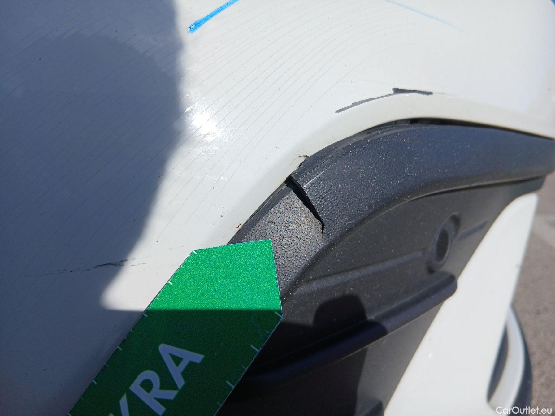  Volkswagen  Polo VOLKSWAGEN  / 2021 / 5P / berlina con portón Life 1.0 TSI 70kW (95CV) #4