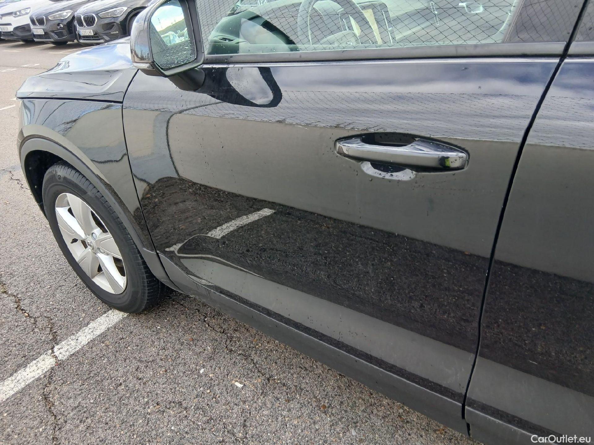  Volvo  XC 40 VOLVO XC40 / 2021 / 5P / todoterreno 1.5 T2 Essential Auto #7