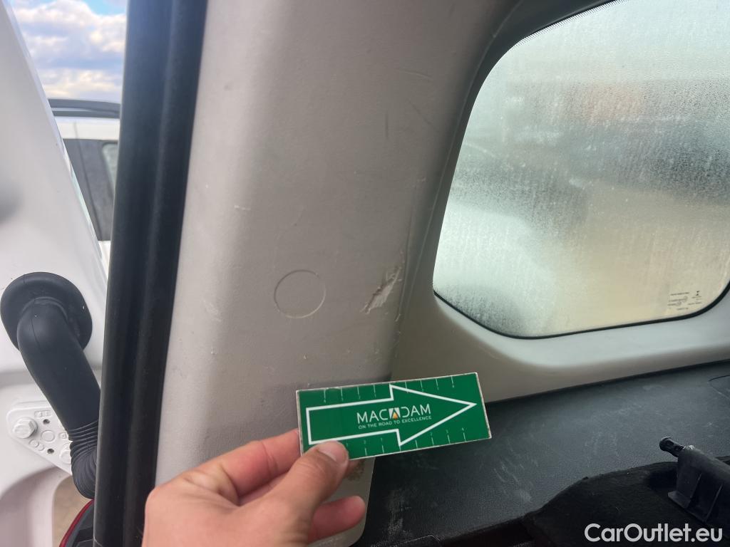  Citroen  Berlingo CITROEN  / 2018 / 4P / combi Talla M BlueHDi 100 S&S LIVE (AC) #27