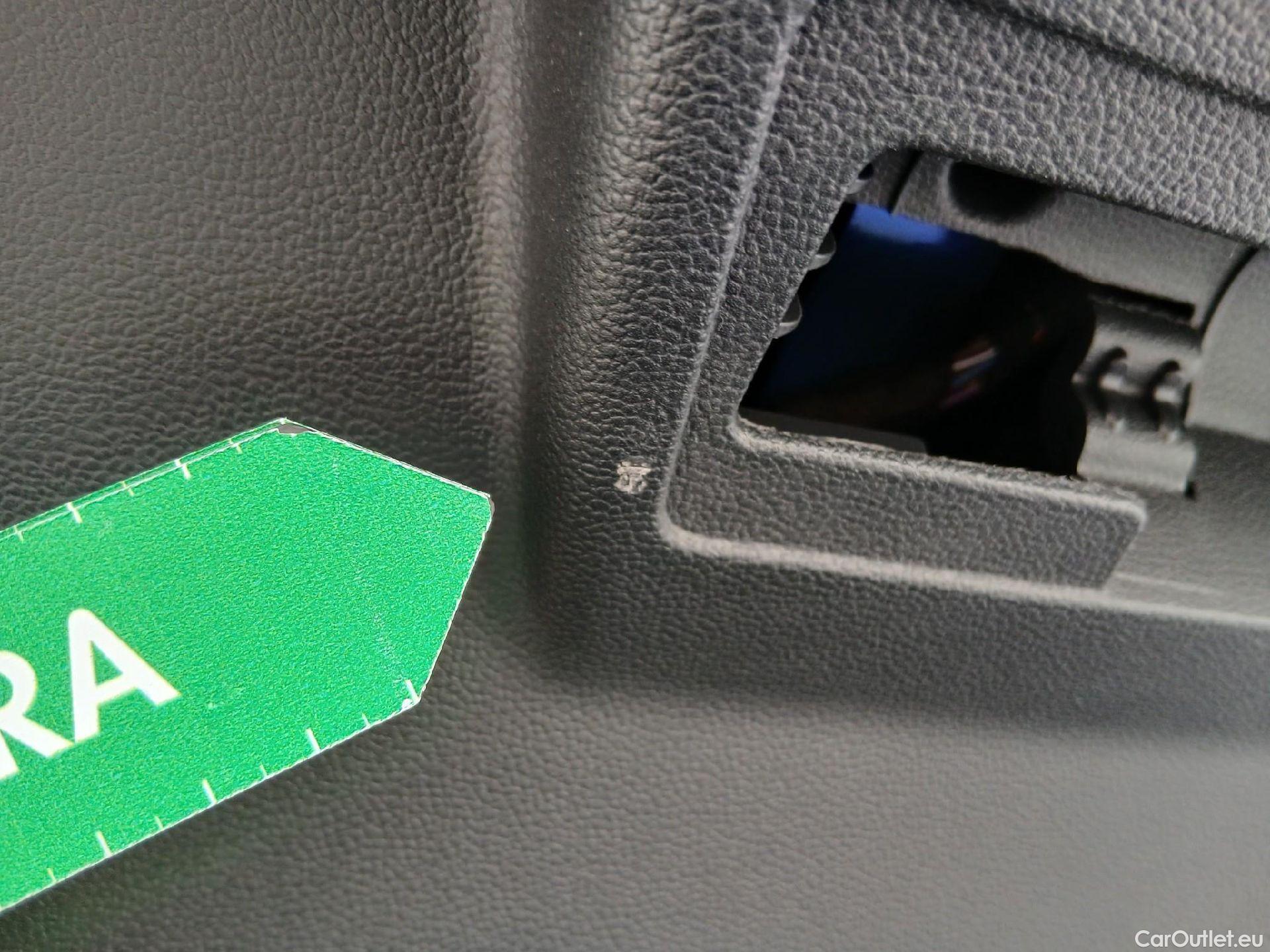  Volkswagen  Golf  VOLKSWAGEN / 2020 / 5P / berlina con portón R 2.0 TSI 235kW (320CV) 4Motion DSG #15