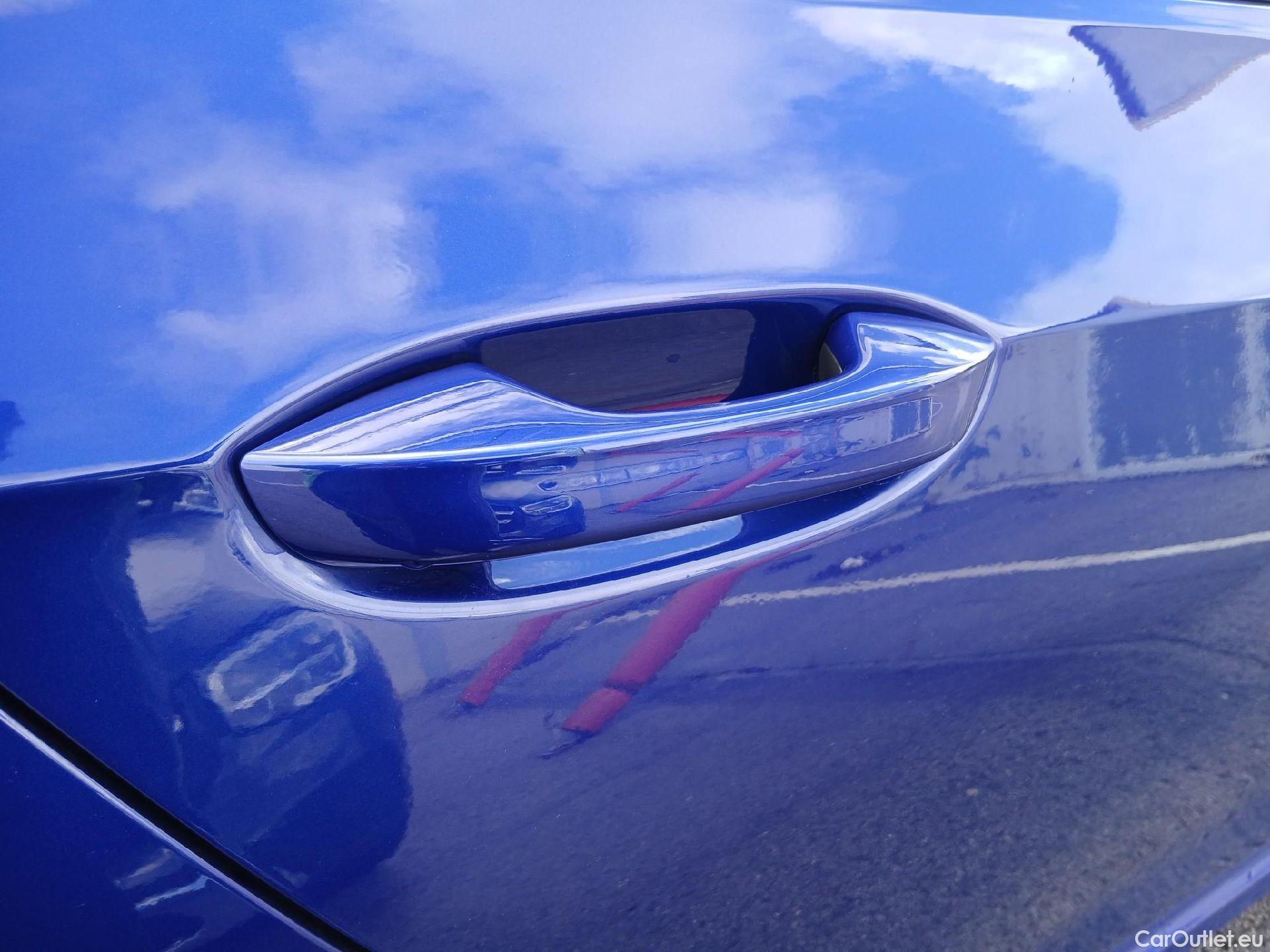  Volkswagen  Golf  VOLKSWAGEN / 2020 / 5P / berlina con portón R 2.0 TSI 235kW (320CV) 4Motion DSG #19