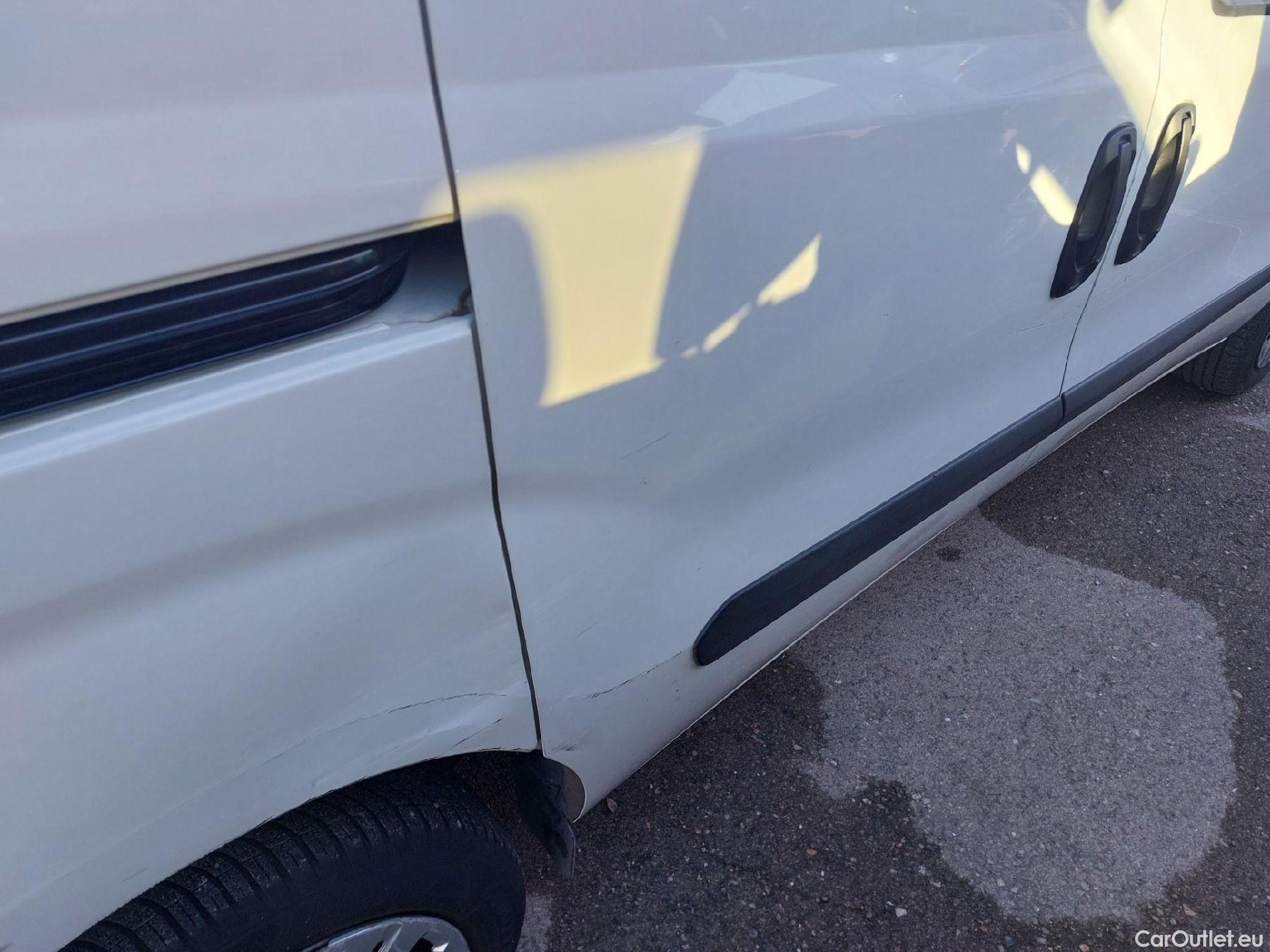  Fiat  Doblo FIAT Doblò Cargo/2015/4P/furgón derivado de turismo Cargo SX 1.3 Mjet 70 kW (95 CV) #42