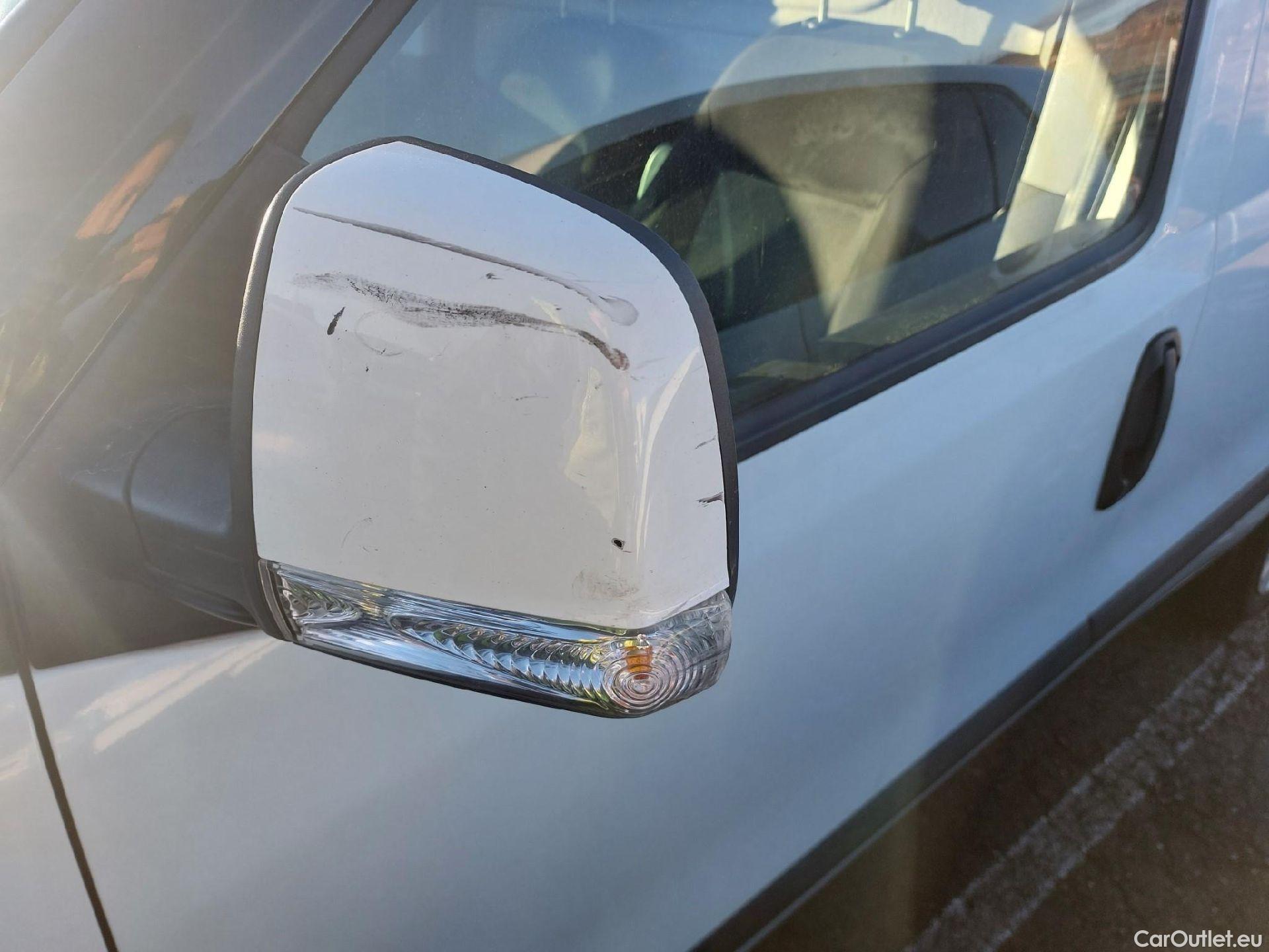  Fiat  Doblo FIAT Doblò Cargo/2015/4P/furgón derivado de turismo Cargo SX 1.3 Mjet 70 kW (95 CV) #20