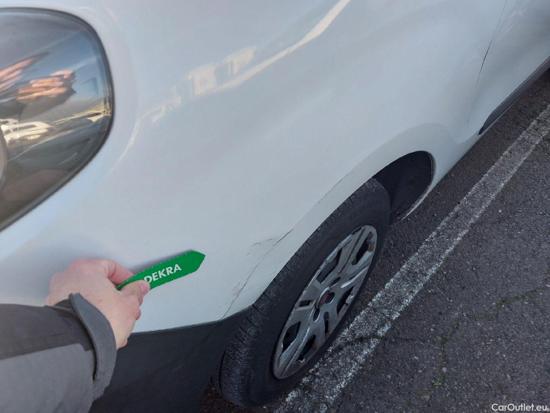  Fiat  Doblo FIAT Doblò Cargo/2015/4P/furgón derivado de turismo Cargo SX 1.3 Mjet 70 kW (95 CV) #15