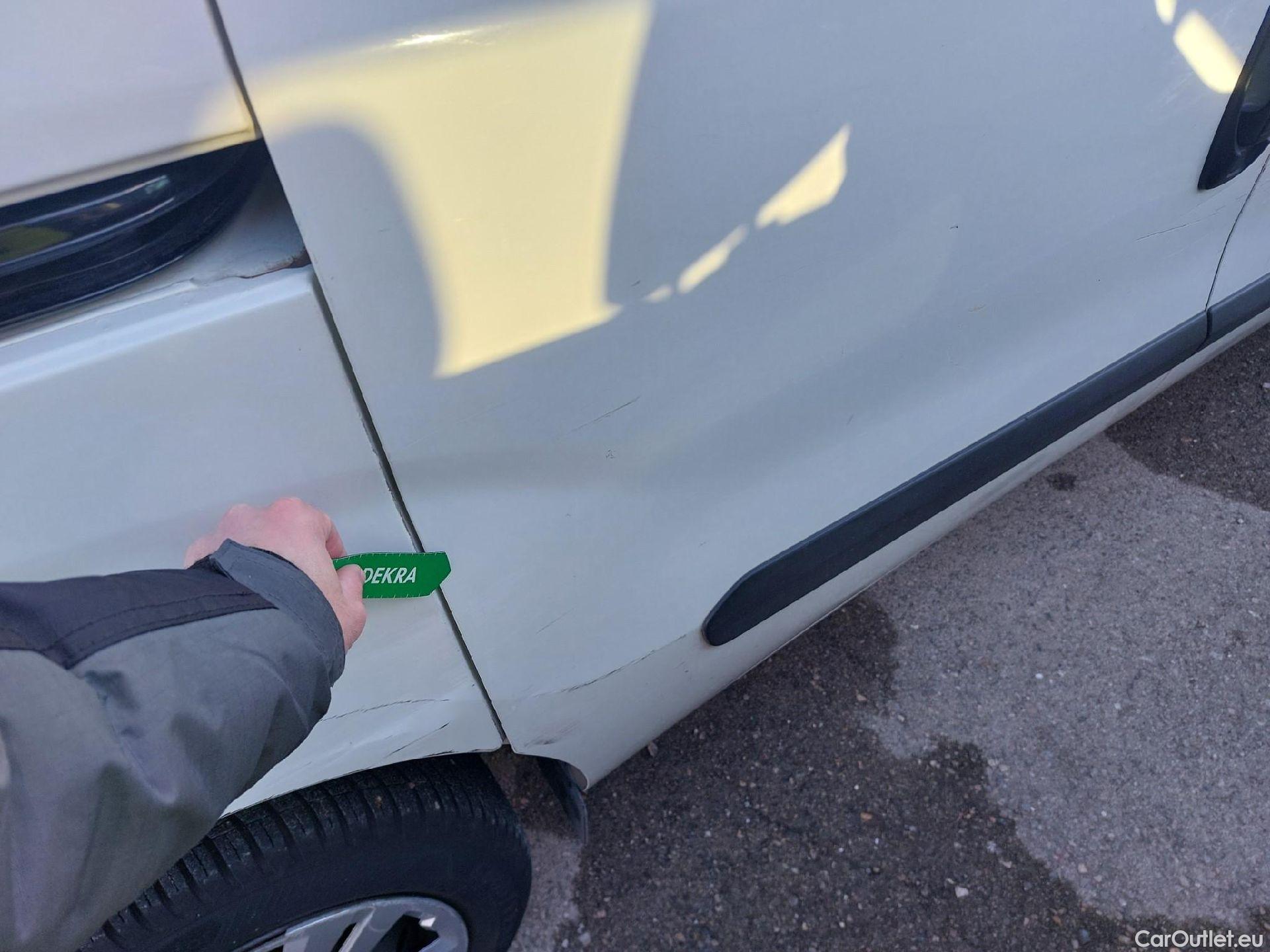  Fiat  Doblo FIAT Doblò Cargo/2015/4P/furgón derivado de turismo Cargo SX 1.3 Mjet 70 kW (95 CV) #43