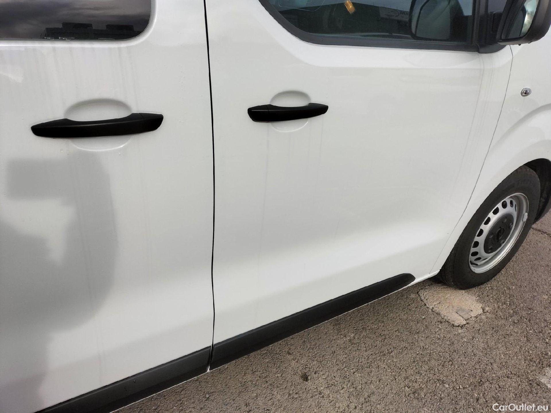  Opel  Vivaro OPEL  / 2019 / 4P / combi 1.5 Diésel 88kW (120CV) M Std Express #32