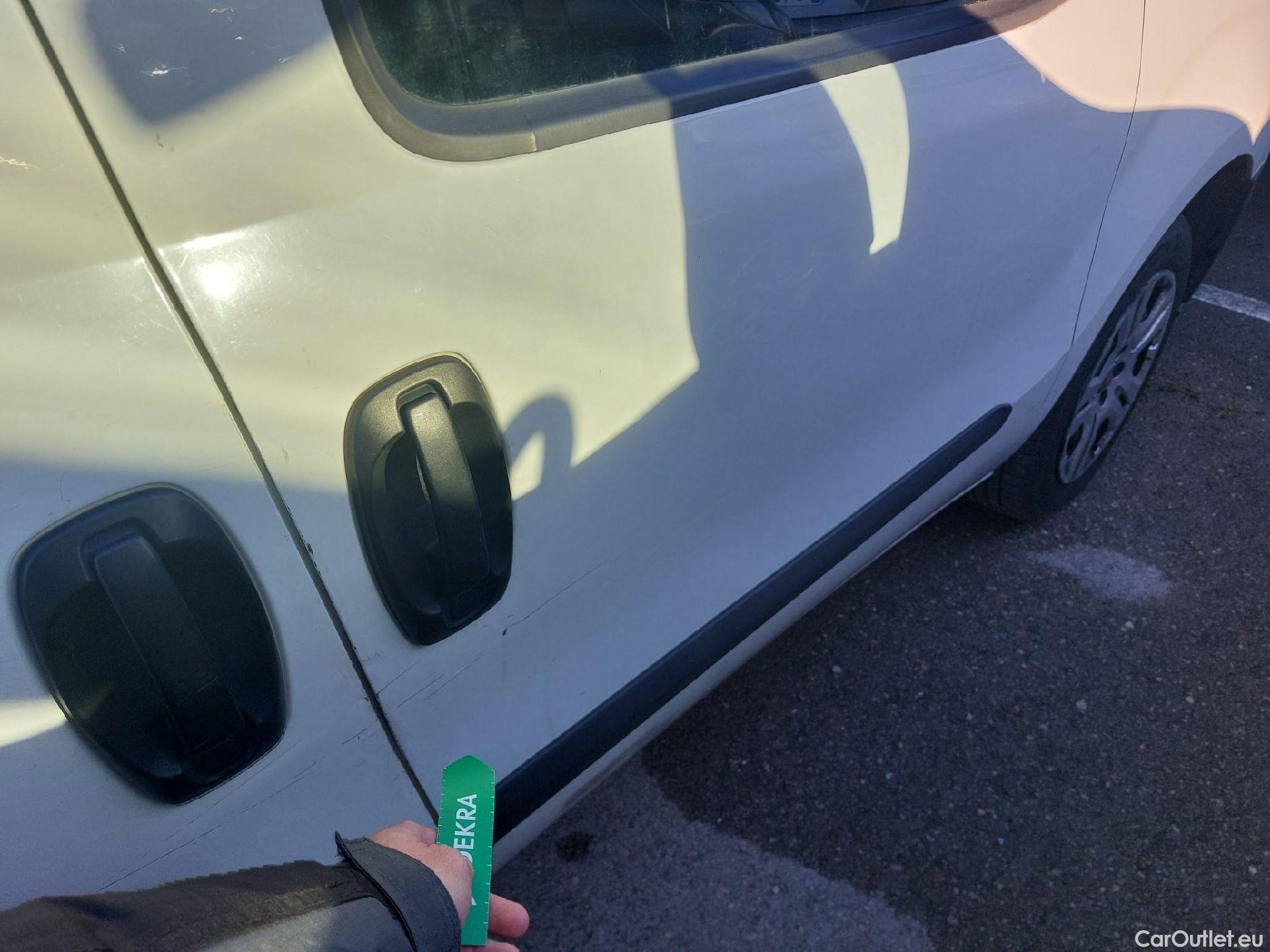  Fiat  Doblo FIAT Doblò Cargo/2015/4P/furgón derivado de turismo Cargo SX 1.3 Mjet 70 kW (95 CV) #45