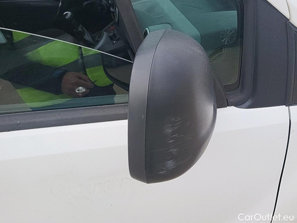  Citroen  Berlingo CITROEN  / 2015 / 3P / furgón derivado de turismo BlueHDi 74KW (100CV) #55