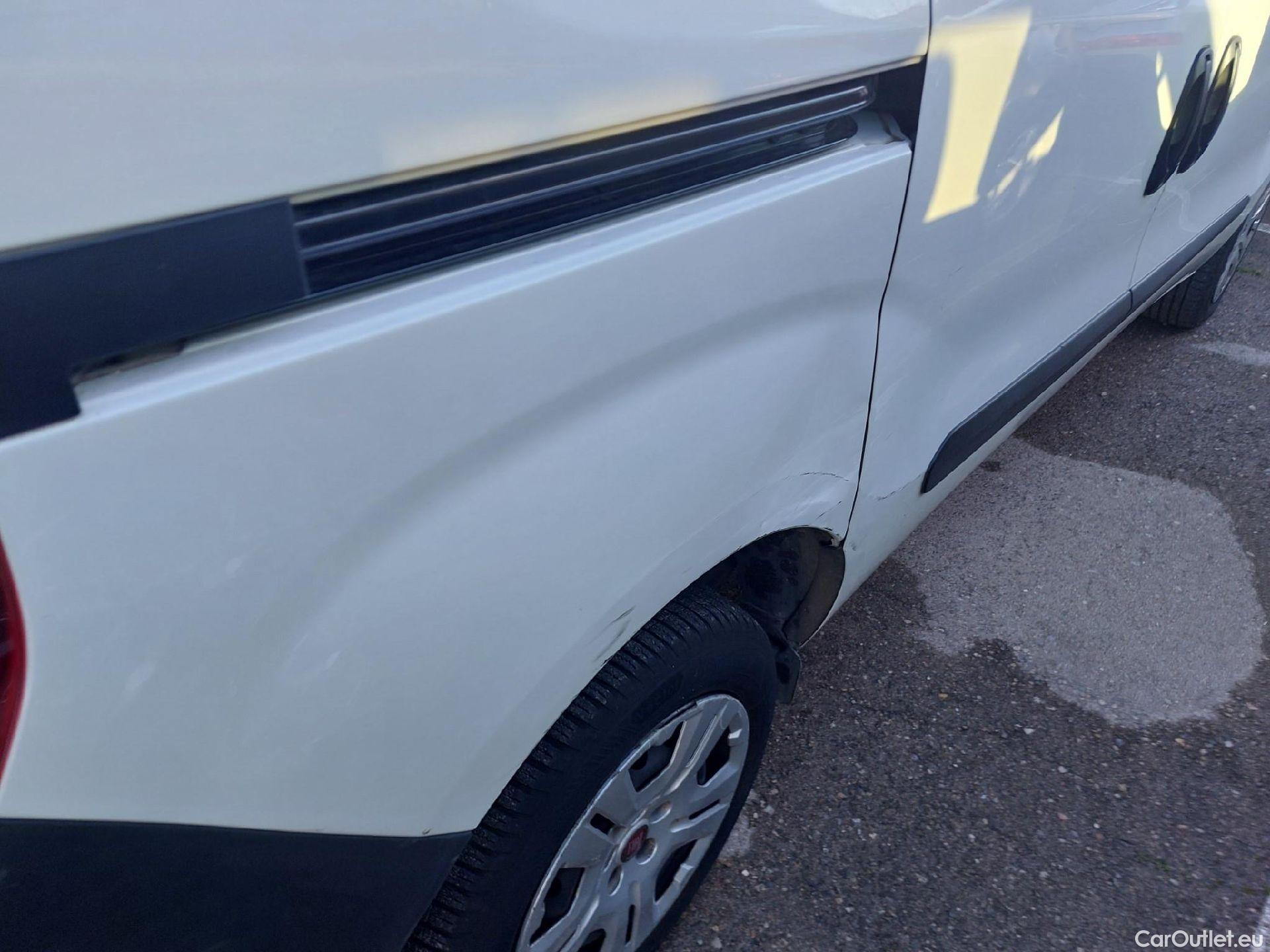  Fiat  Doblo FIAT Doblò Cargo/2015/4P/furgón derivado de turismo Cargo SX 1.3 Mjet 70 kW (95 CV) #38