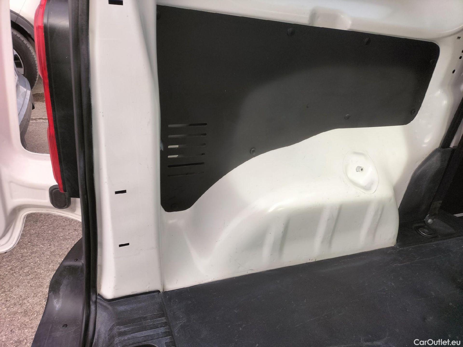  Opel  Vivaro OPEL  / 2019 / 4P / combi 1.5 Diésel 88kW (120CV) M Std Express #25