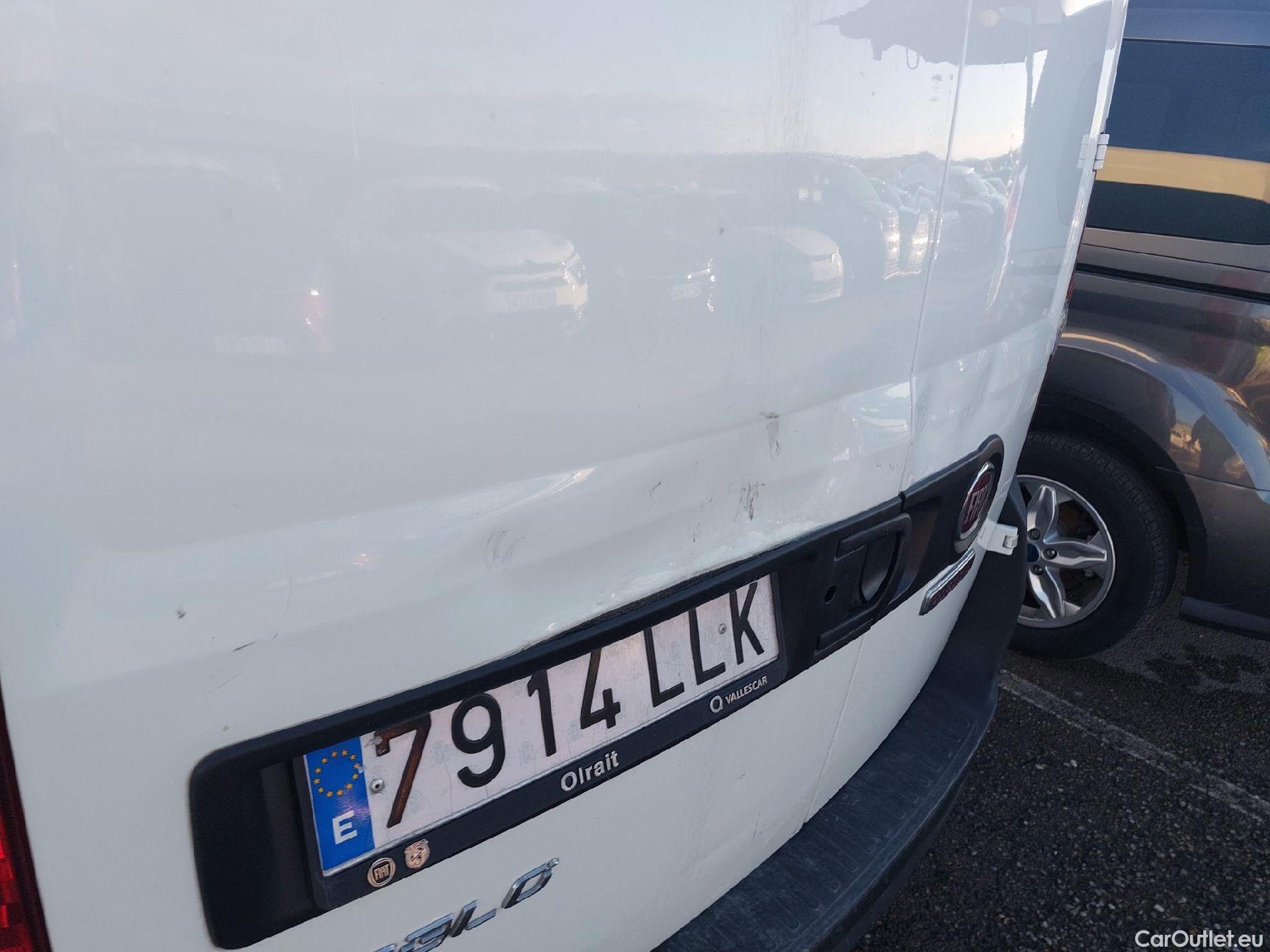  Fiat  Doblo FIAT Doblò Cargo/2015/4P/furgón derivado de turismo Cargo SX 1.3 Mjet 70 kW (95 CV) #33