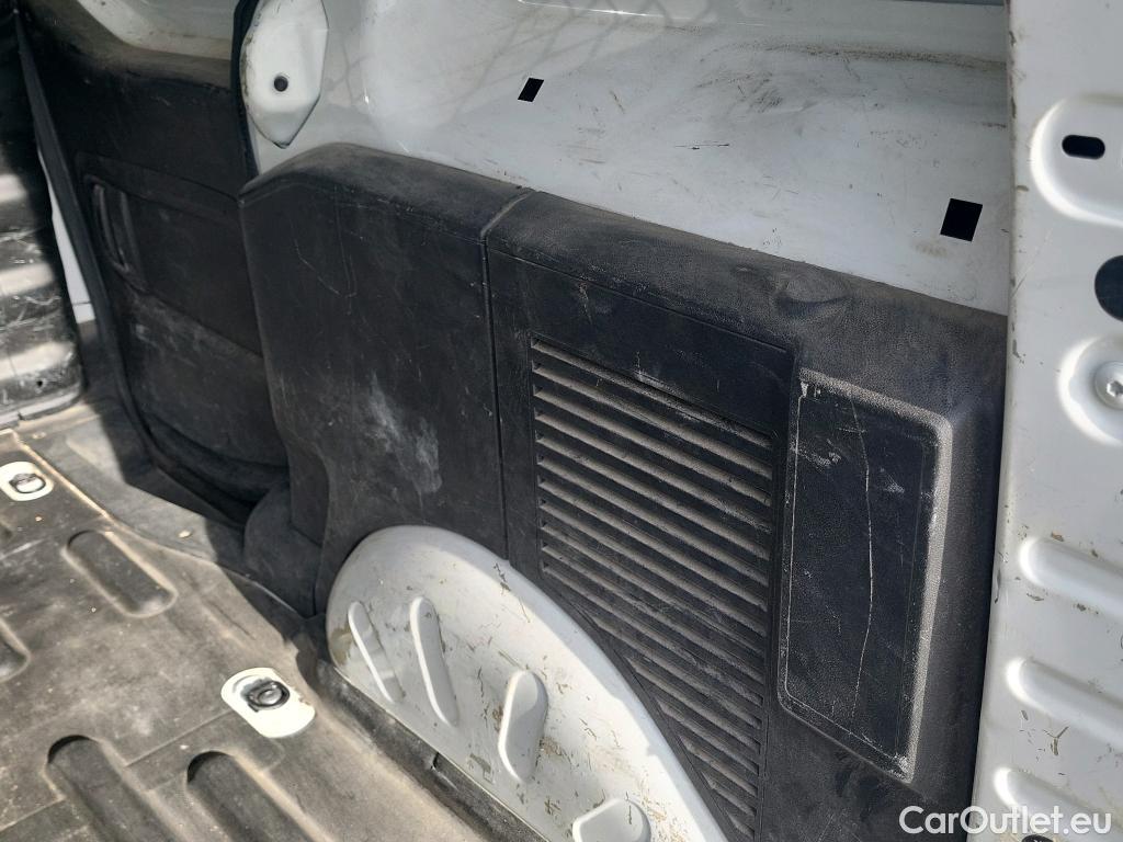  Citroen  Berlingo CITROEN  / 2015 / 3P / furgón derivado de turismo BlueHDi 74KW (100CV) #37