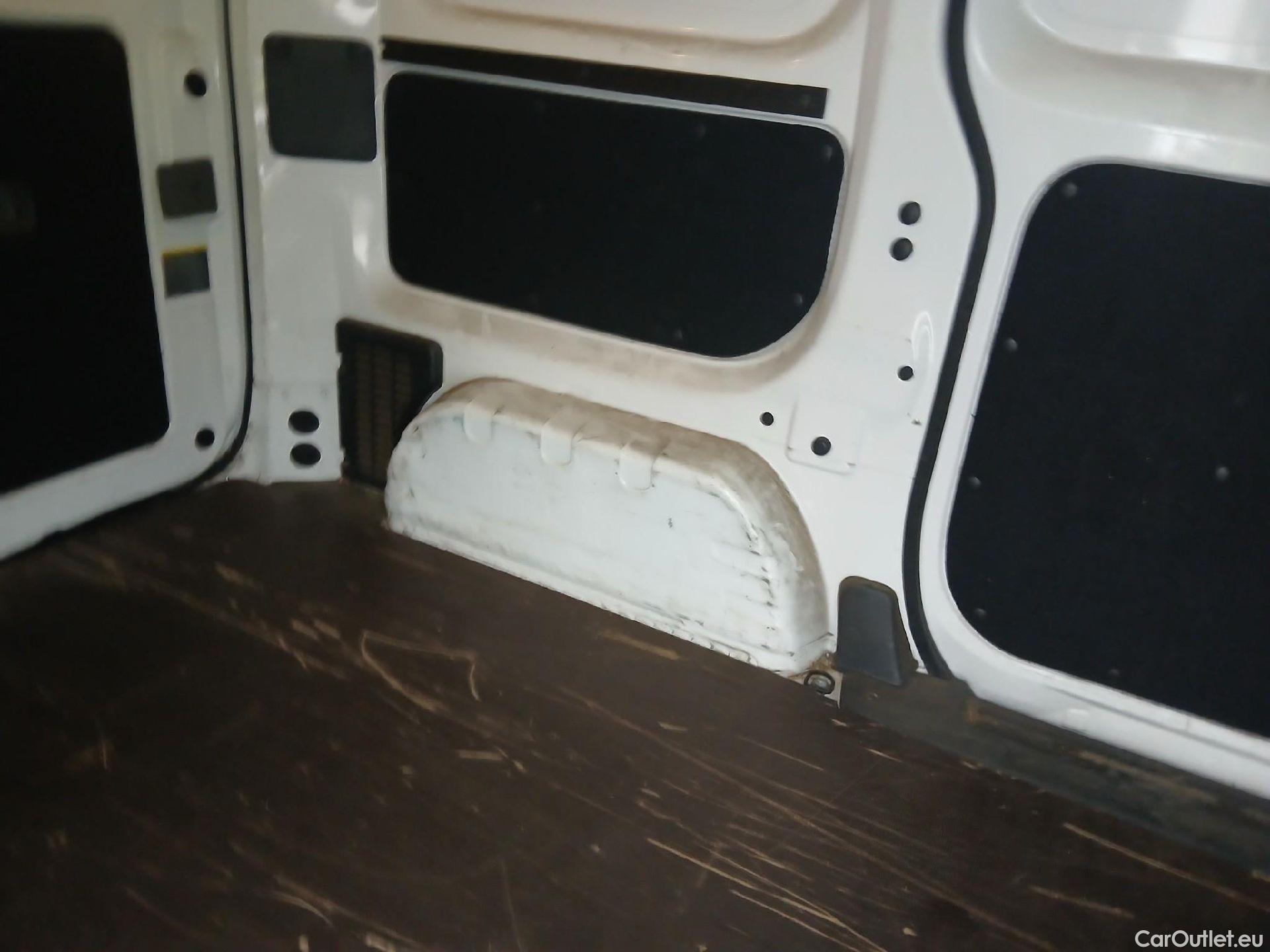  Nissan  NV200 NISSAN  VU 5p 1G furgón 1.5dCi 81kW (110CV) COMFORT #30