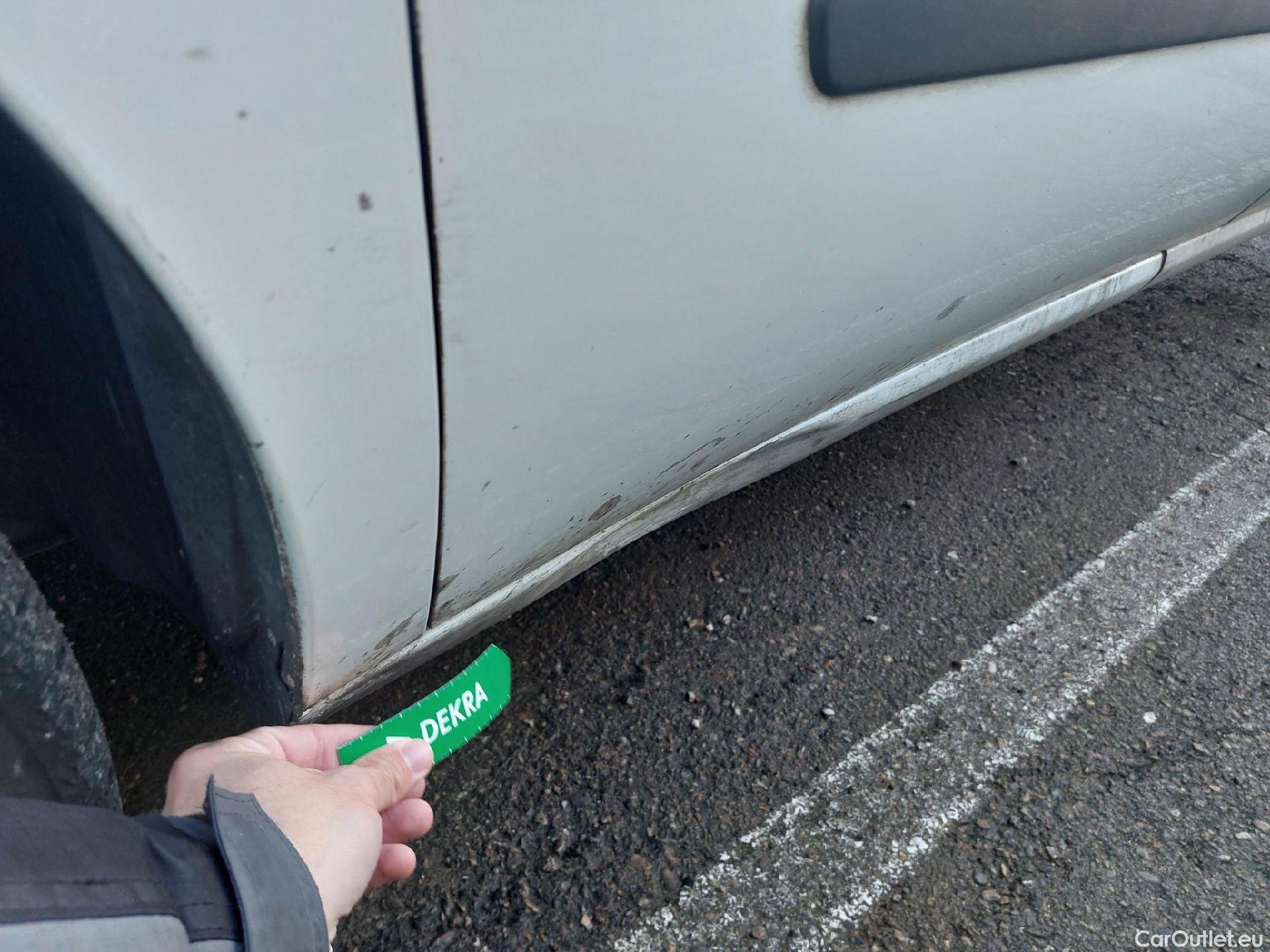  Fiat  Doblo FIAT Doblò Cargo/2015/4P/furgón derivado de turismo Cargo SX 1.3 Mjet 70 kW (95 CV) #18