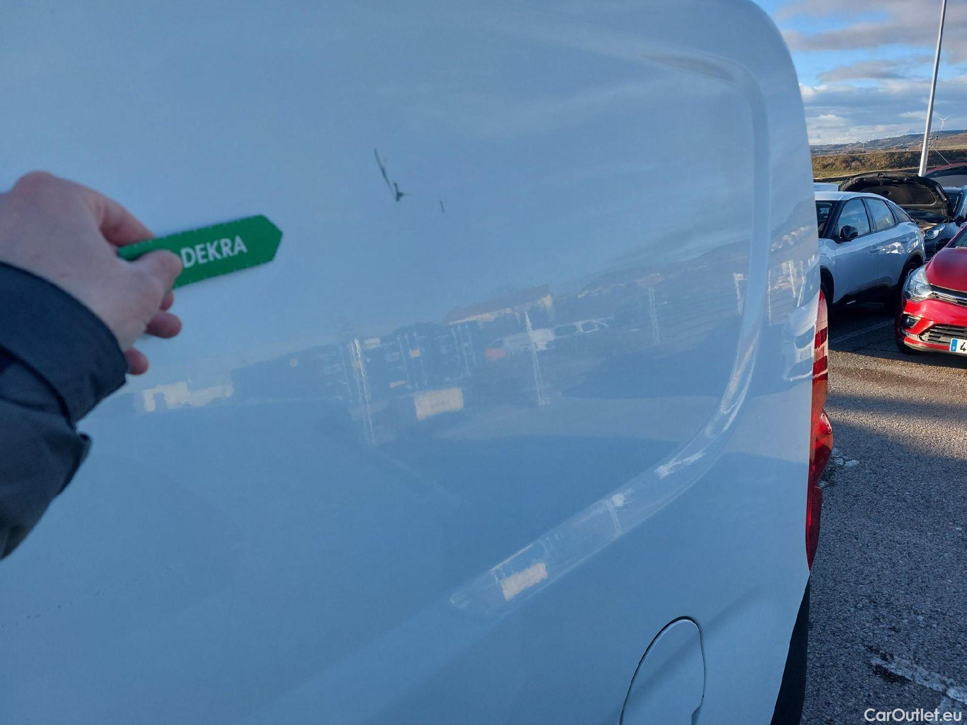  Fiat  Doblo FIAT Doblò Cargo/2015/4P/furgón derivado de turismo Cargo SX 1.3 Mjet 70 kW (95 CV) #27