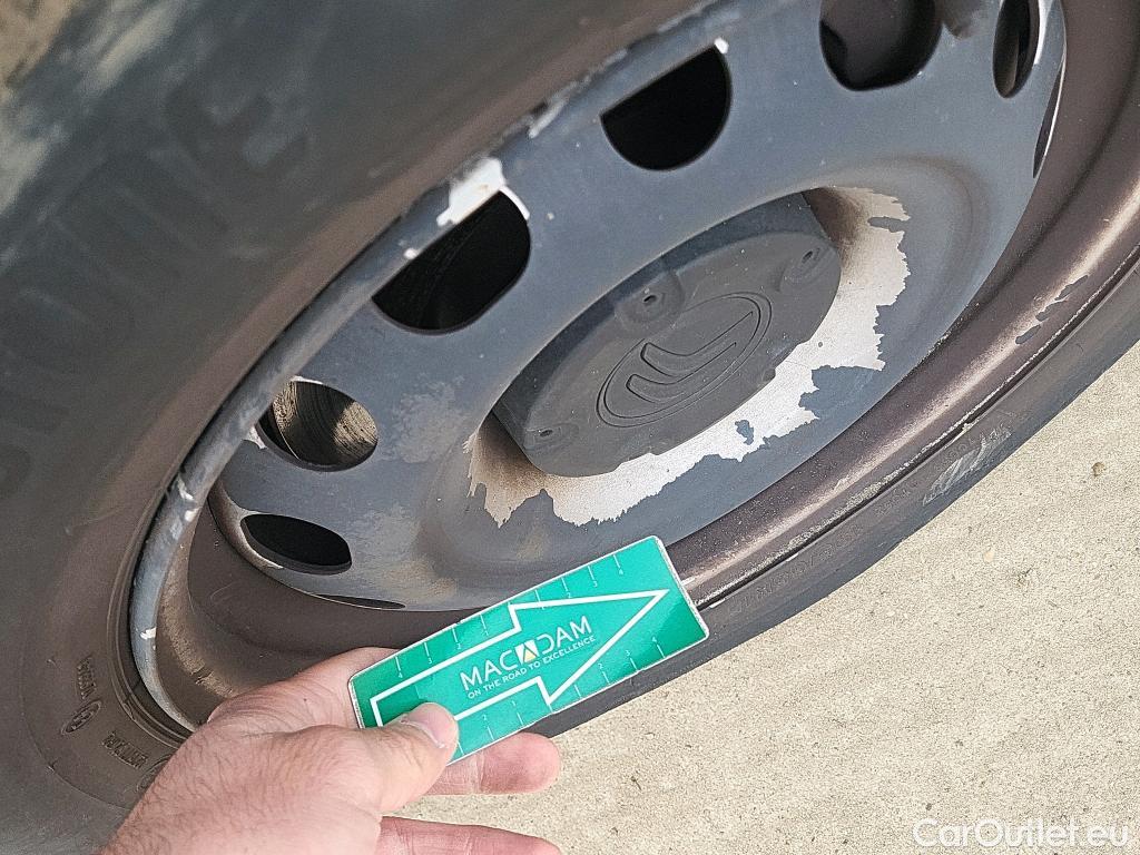  Citroen  Berlingo CITROEN  / 2015 / 3P / furgón derivado de turismo BlueHDi 74KW (100CV) #48