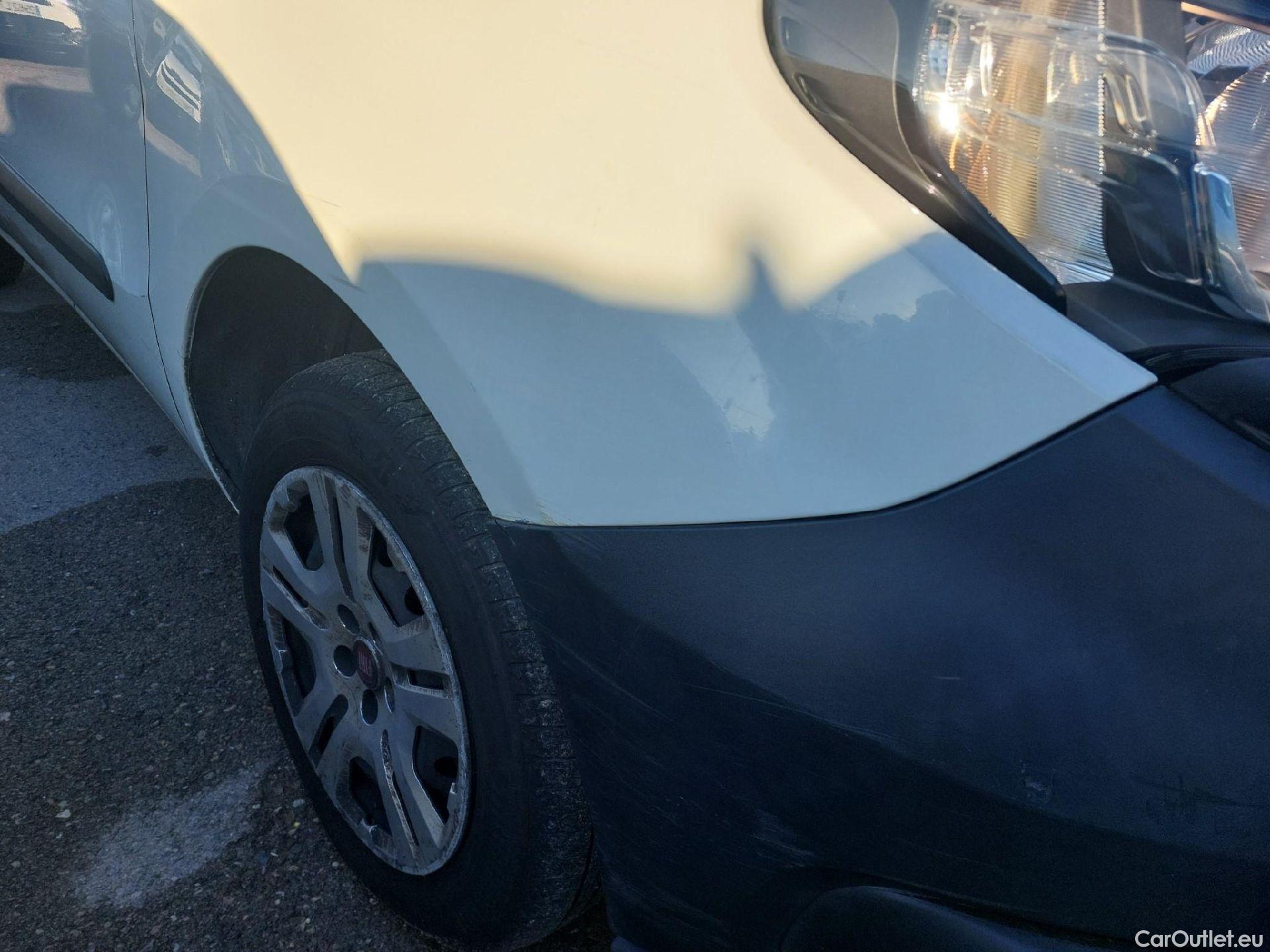  Fiat  Doblo FIAT Doblò Cargo/2015/4P/furgón derivado de turismo Cargo SX 1.3 Mjet 70 kW (95 CV) #9