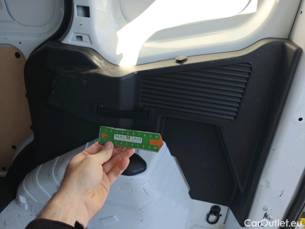  Ford  Transit FORD  Courier/2014/4P/furgón der.turis Van 1.5 TDCi 75kW Trend #46