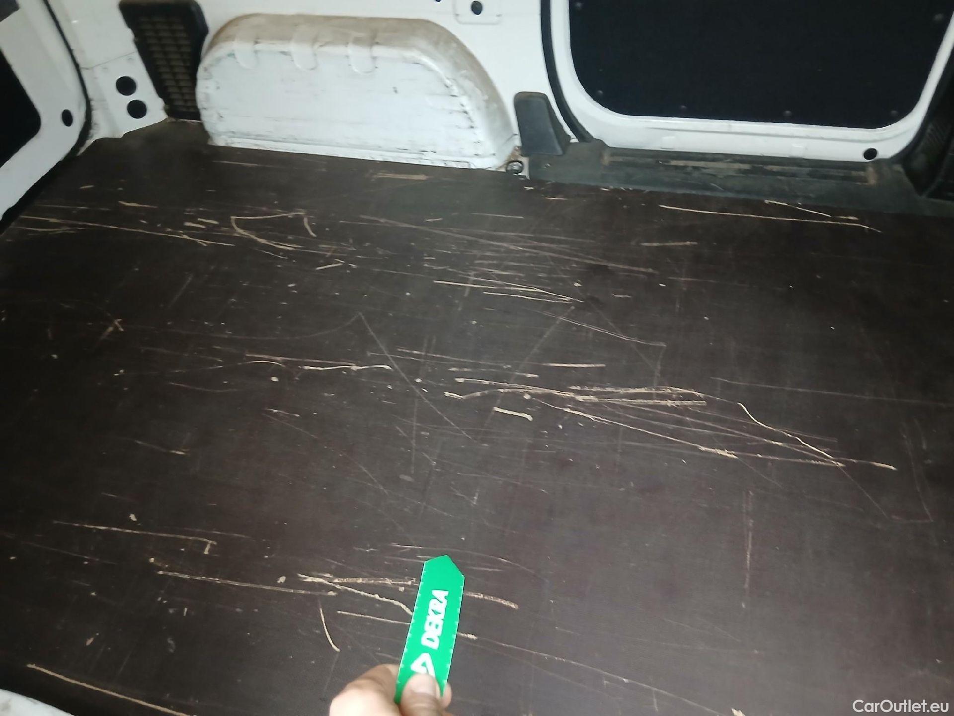  Nissan  NV200 NISSAN  VU 5p 1G furgón 1.5dCi 81kW (110CV) COMFORT #34