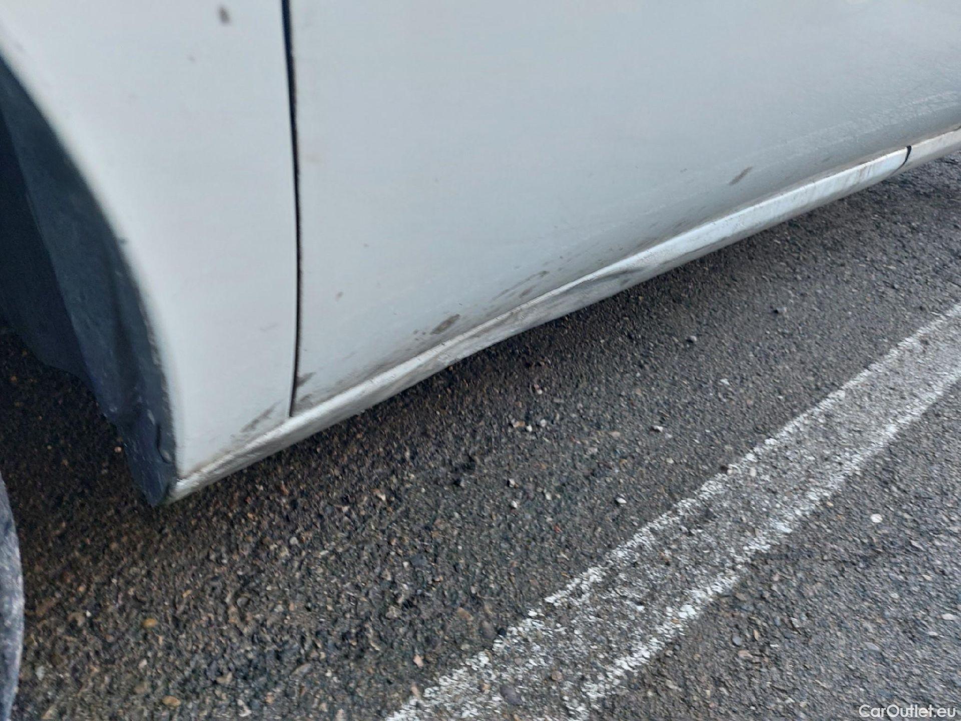  Fiat  Doblo FIAT Doblò Cargo/2015/4P/furgón derivado de turismo Cargo SX 1.3 Mjet 70 kW (95 CV) #19