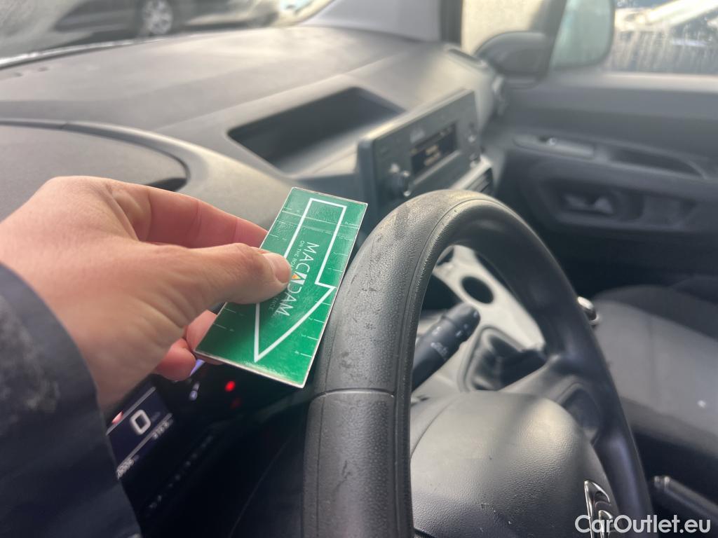  Citroen  Berlingo CITROEN  / 2018 / 4P / combi Talla M BlueHDi 100 S&S LIVE (AC) #64