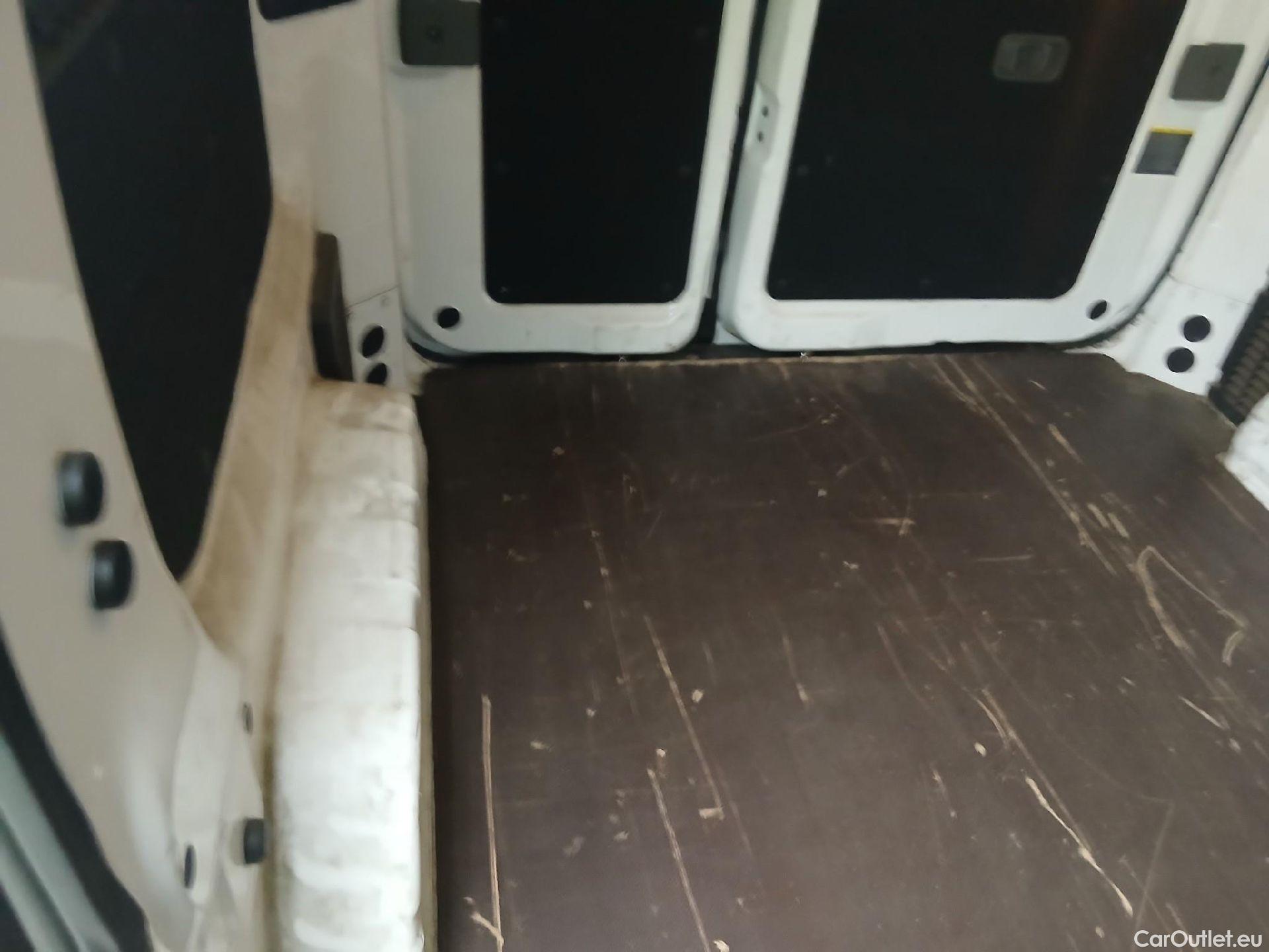  Nissan  NV200 NISSAN  VU 5p 1G furgón 1.5dCi 81kW (110CV) COMFORT #32