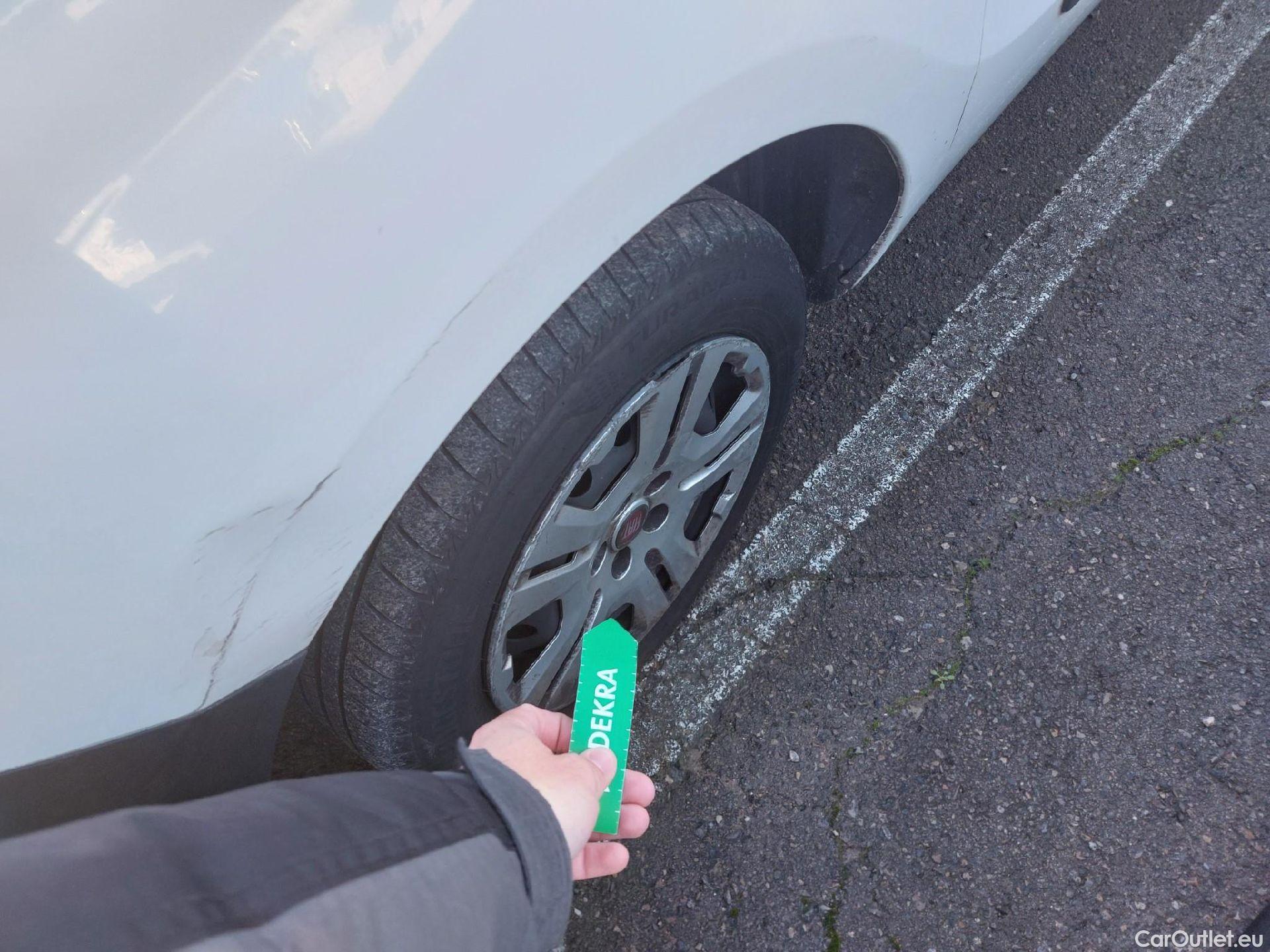  Fiat  Doblo FIAT Doblò Cargo/2015/4P/furgón derivado de turismo Cargo SX 1.3 Mjet 70 kW (95 CV) #17