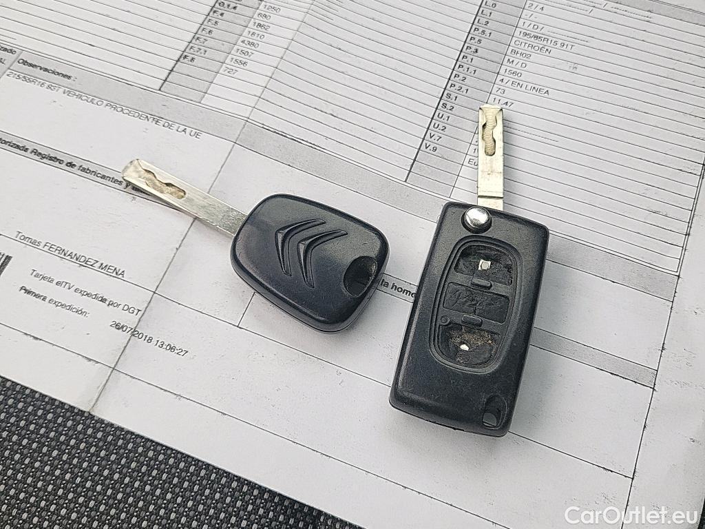  Citroen  Berlingo CITROEN  / 2015 / 3P / furgón derivado de turismo BlueHDi 74KW (100CV) #2