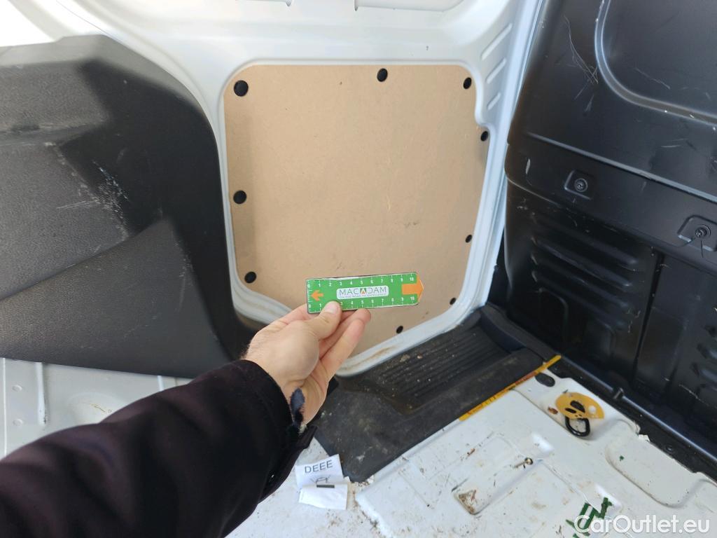  Ford  Transit FORD  Courier/2014/4P/furgón der.turis Van 1.5 TDCi 75kW Trend #50