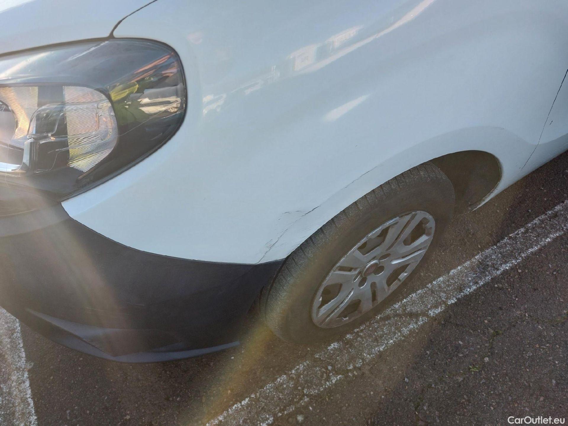  Fiat  Doblo FIAT Doblò Cargo/2015/4P/furgón derivado de turismo Cargo SX 1.3 Mjet 70 kW (95 CV) #16