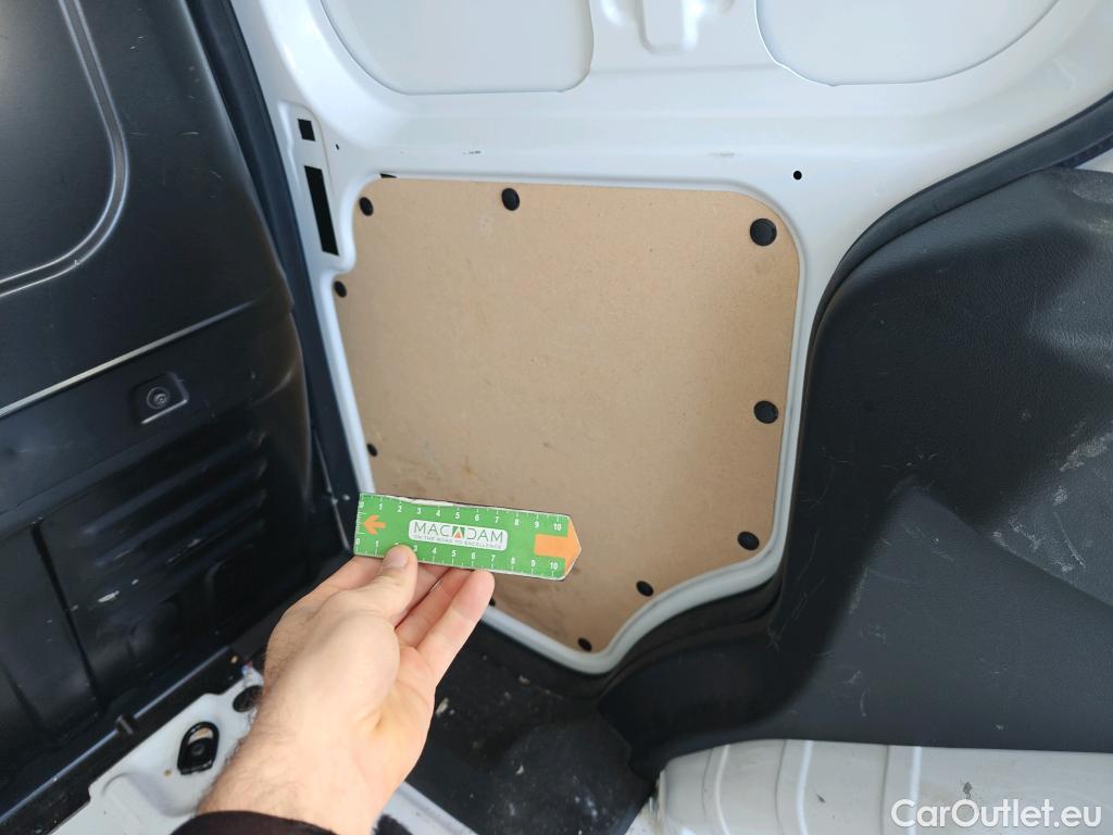  Ford  Transit FORD  Courier/2014/4P/furgón der.turis Van 1.5 TDCi 75kW Trend #48