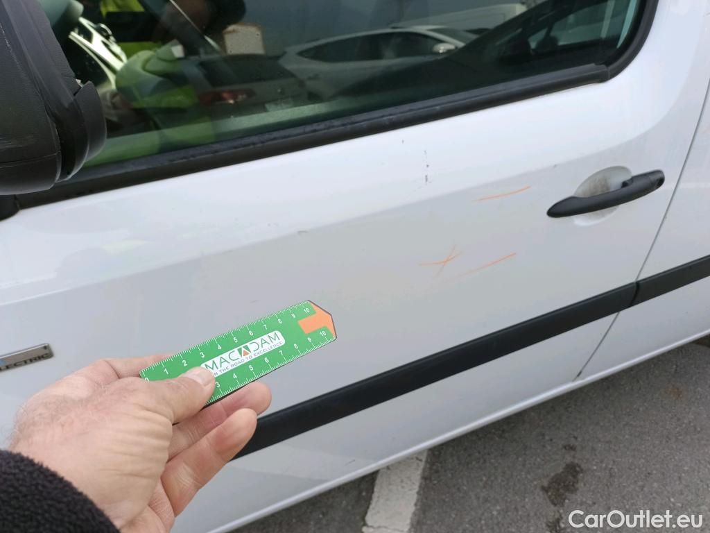  Renault  Kangoo RENAULT  Z.E./2013/3P/furgón derivado de turismo Z.E. #23