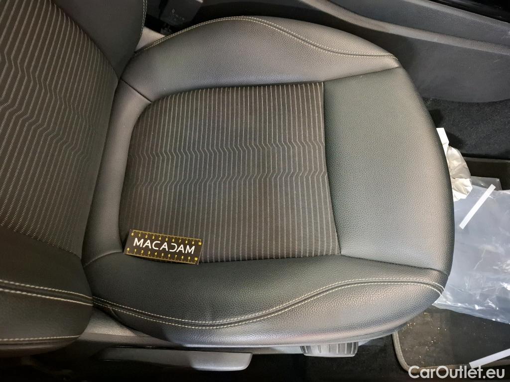  Mercedes  CLA-Klasse MERCEDES-BENZ CLA Coupe / 2019 / 4P / Coupé CLA 180 Progressive Line BA7 #53